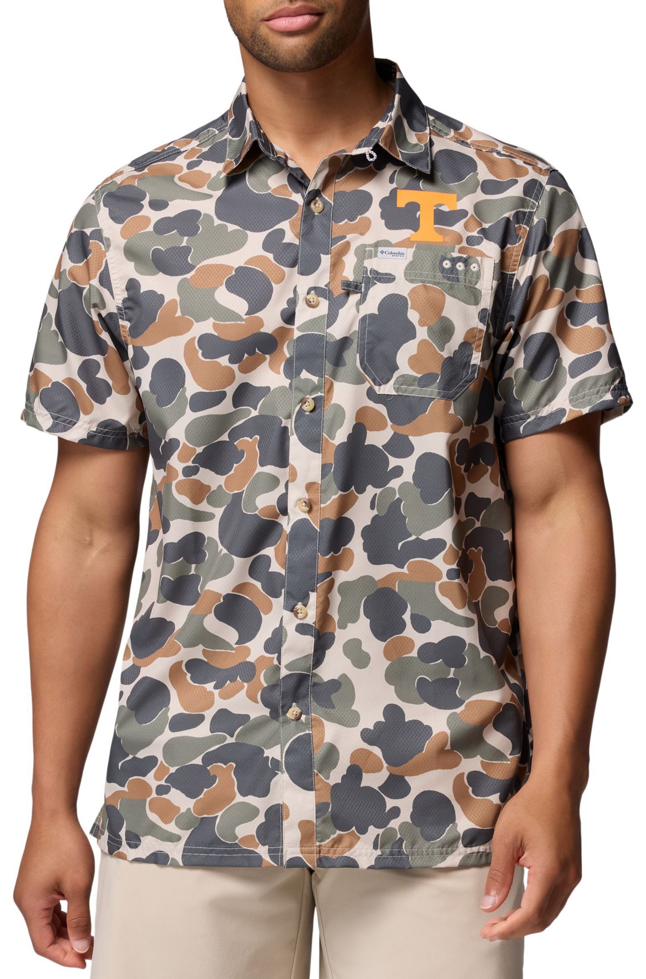 Columbia Men's Tennessee Volunteers Camo Super Slack Tide Button Down Shirt