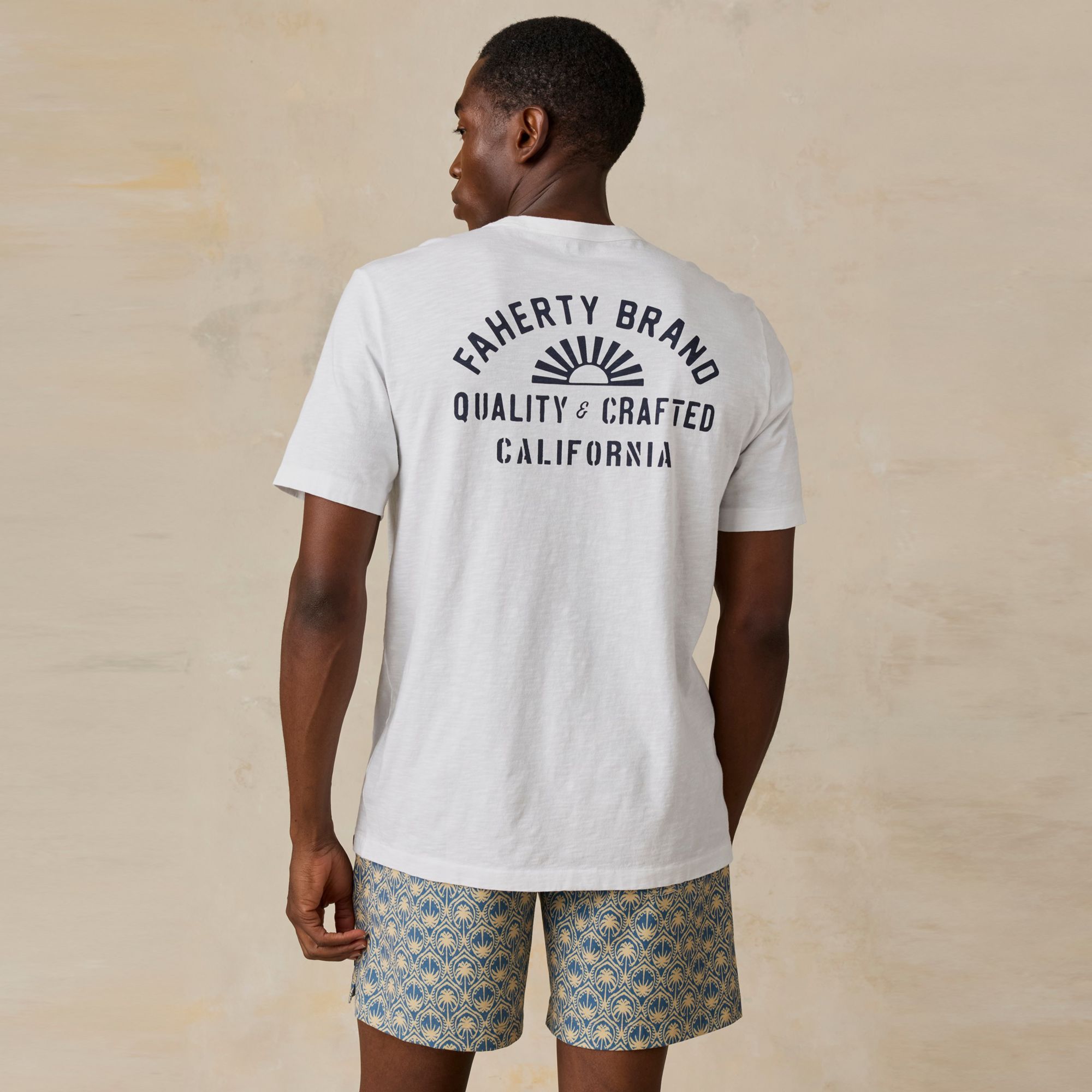 Faherty  Men's Sunwashed Short Sleeve Graphic Pockt T-shirt