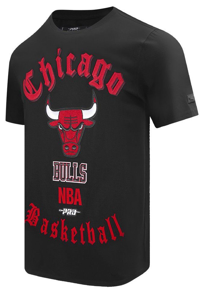Pro Standard Men's Chicago Bulls Black Old English Short Sleeve T-Shirt