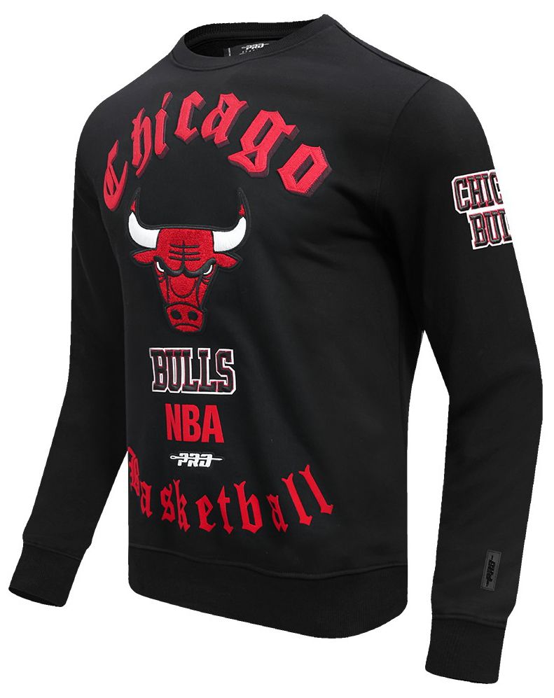 Pro Standard Men's Chicago Bulls Black Old English Fleece Crewneck Sweatshirt