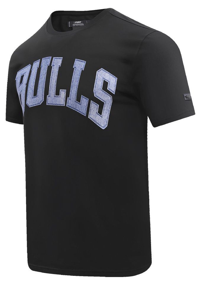 Pro Standard Men's Chicago Bulls Black Varsity Blues Short Sleeve T-Shirt
