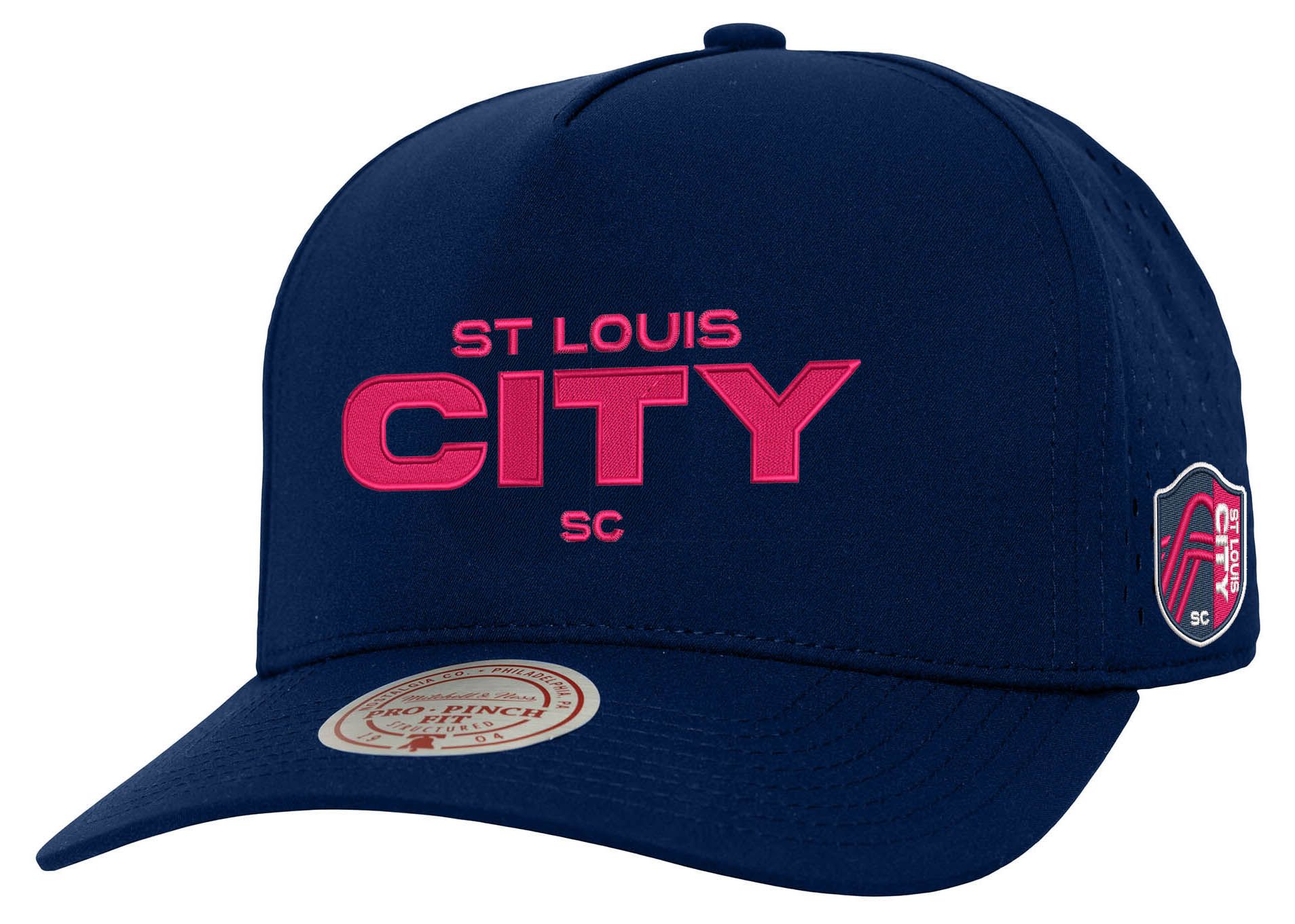 Mitchell & Ness Adult Sacramento Republic FC Navy Home Pro Pinch Snapback