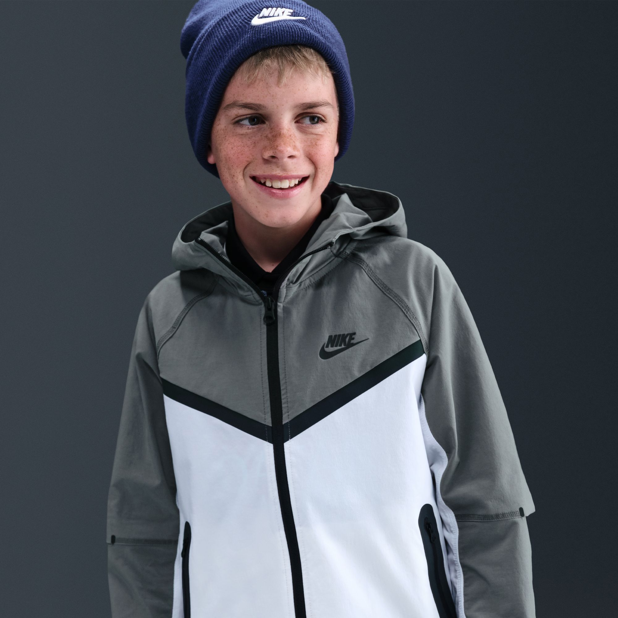 White/Smoke Grey/Black