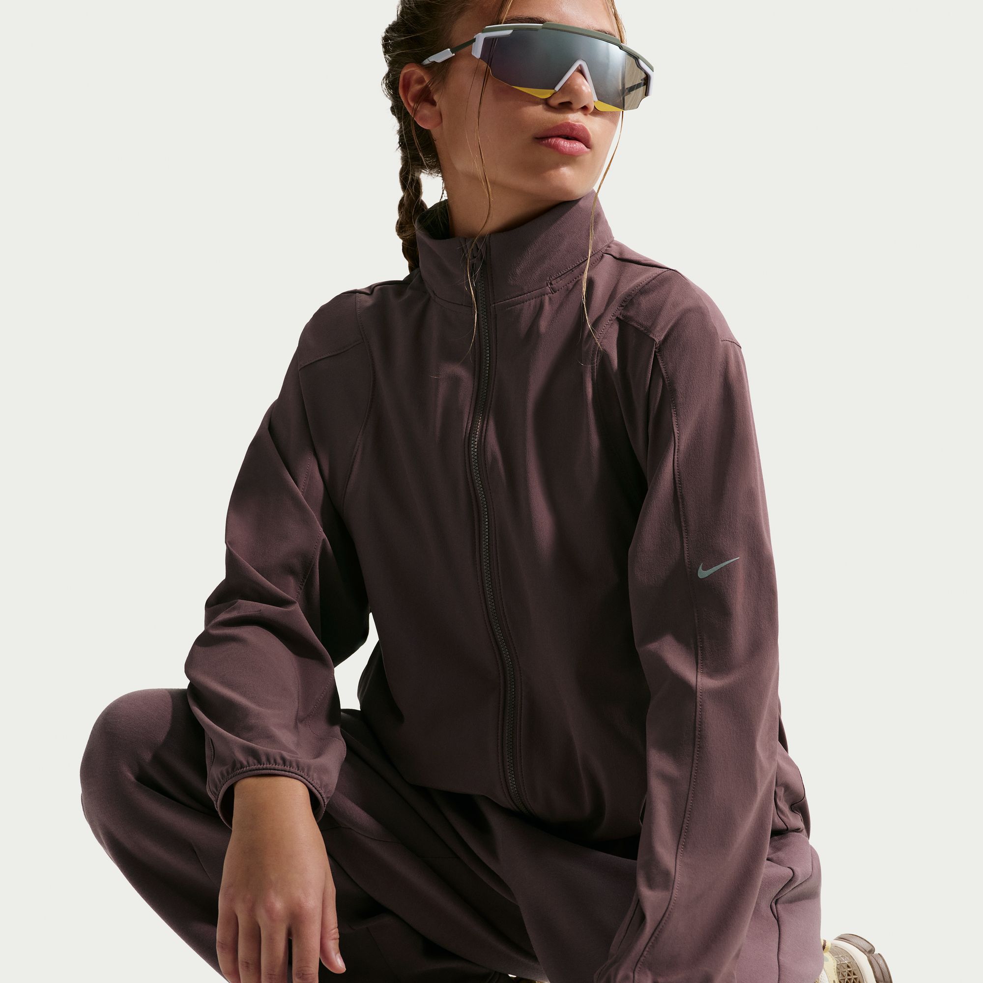 Nike Girls' MAVN Water-Repellent UV Woven Jacket