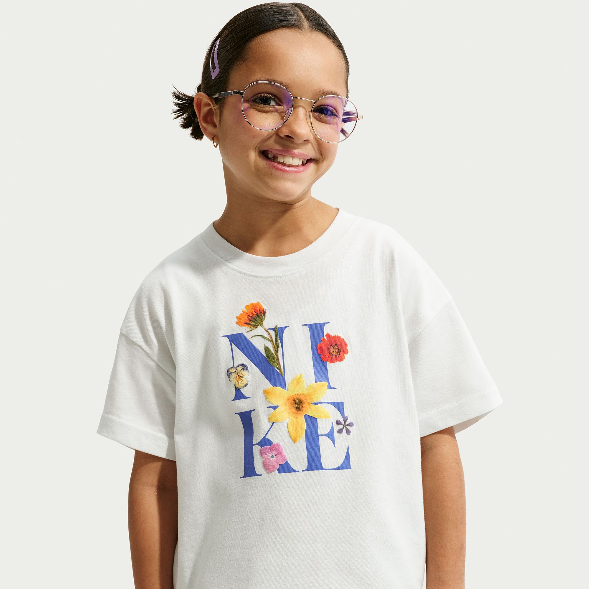 Nike Girls' Sportswear Boxy Spring Graphic T-Shirt