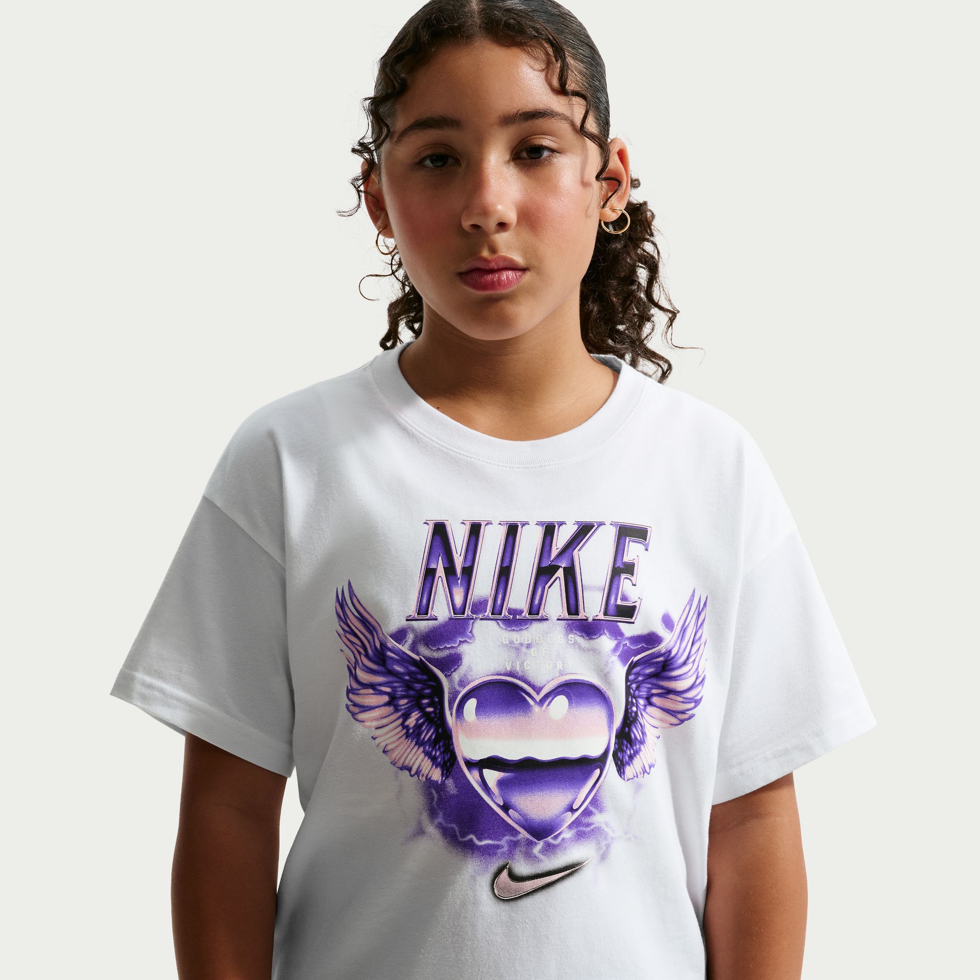 Nike Girls' Sportswear Mystical Heart Graphic T-Shirt