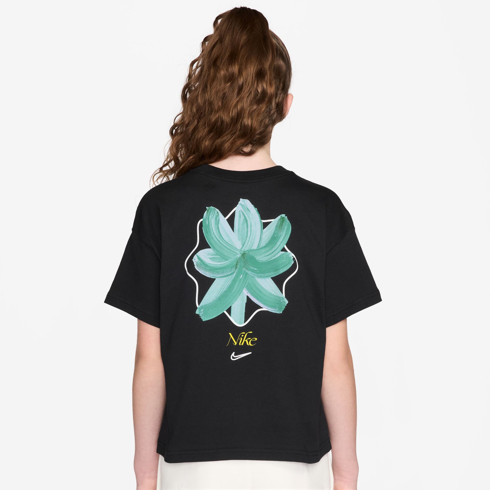 Nike Girls' Sportswear Boxy Flower Graphic T-Shirt