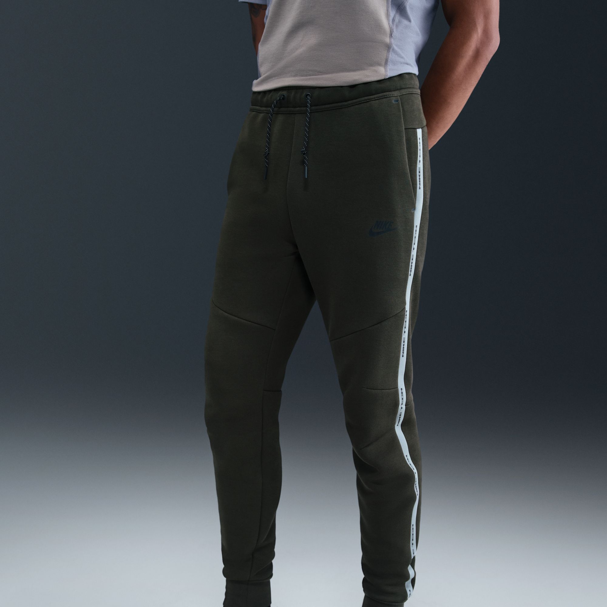 Nike Men's Tech Fleece Reflective Jogger Pants