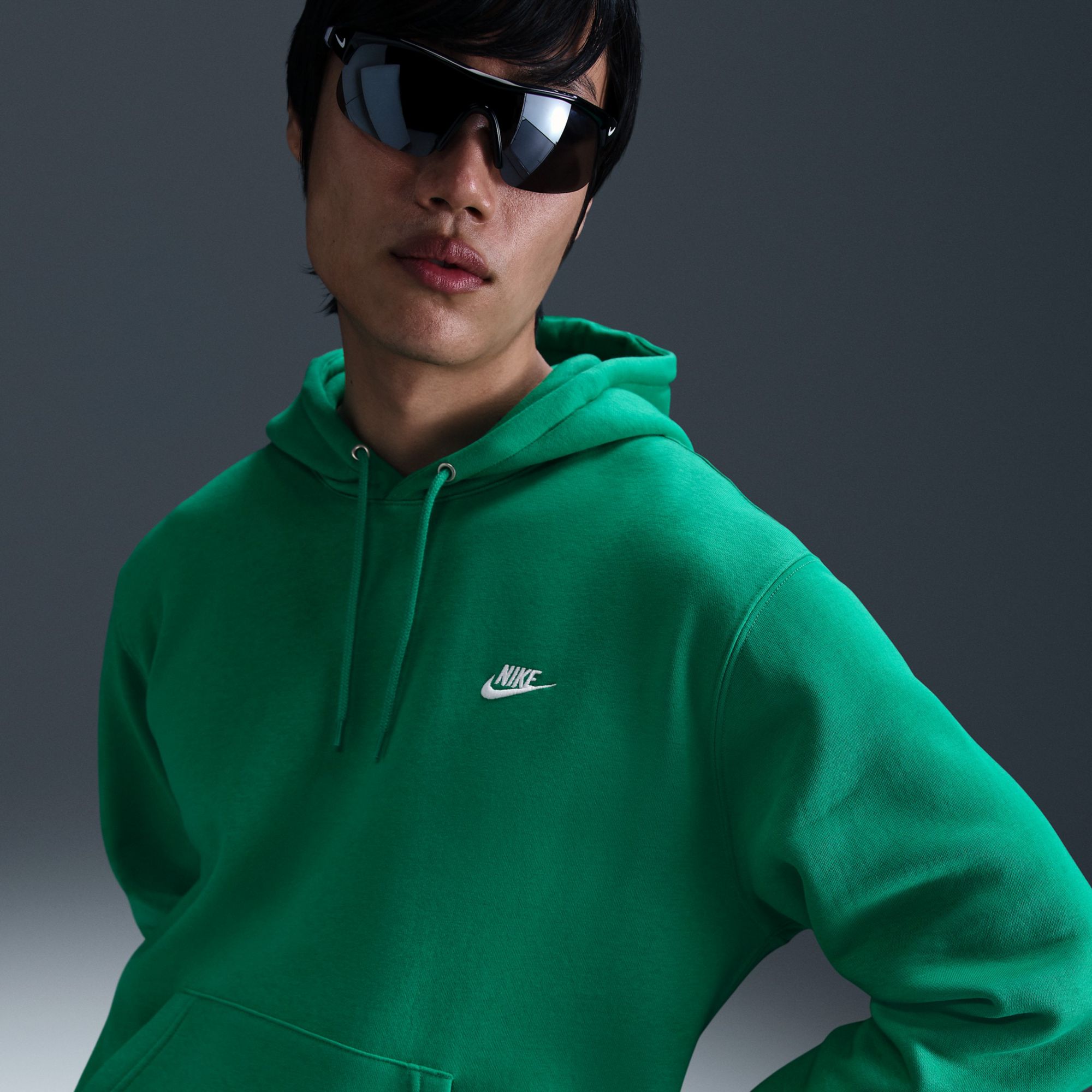 Nike Men's Club Fleece Hoodie Stadium Green thumbnail