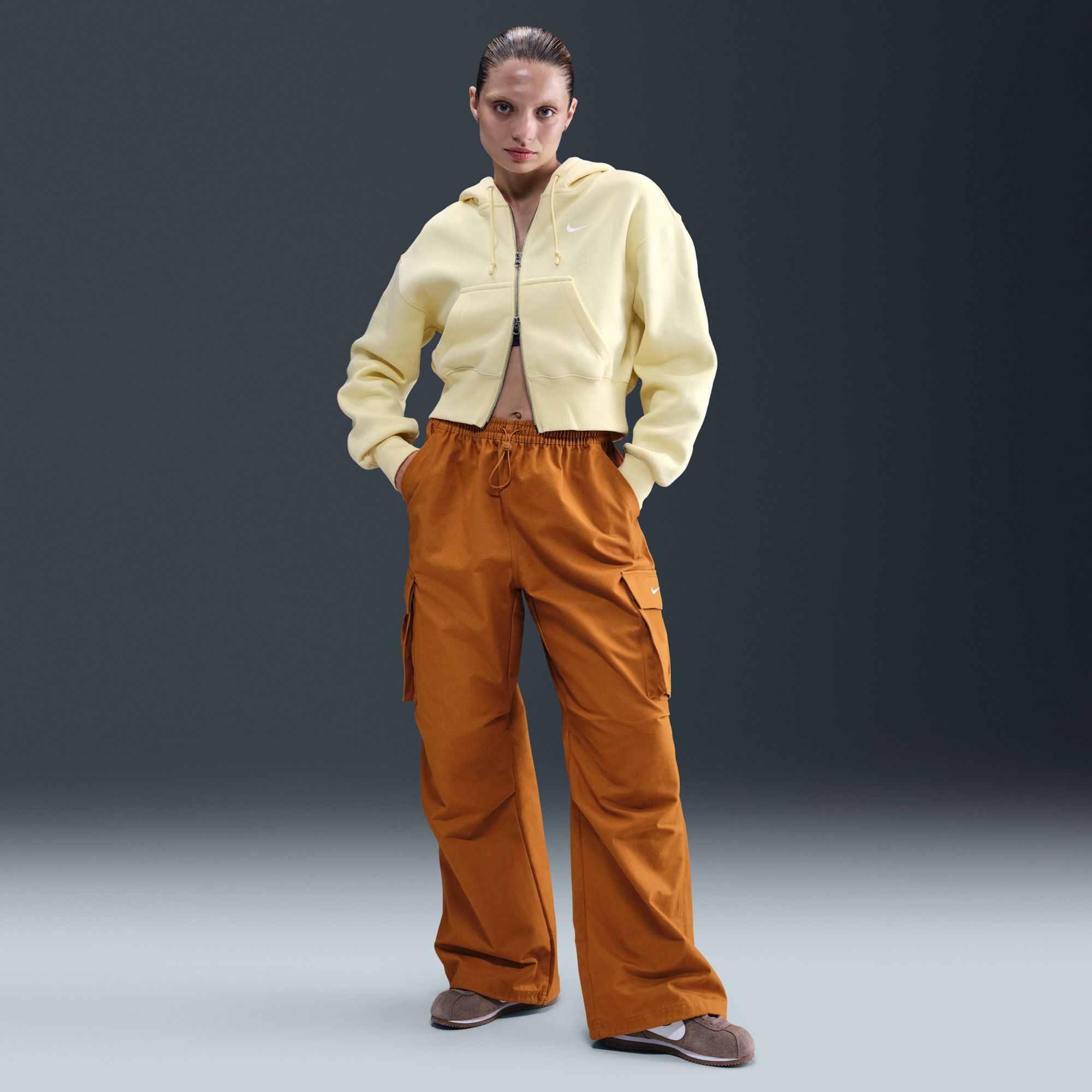 Nike Women's Sportswear Mid-Rise Oversized Woven Cargo Pants