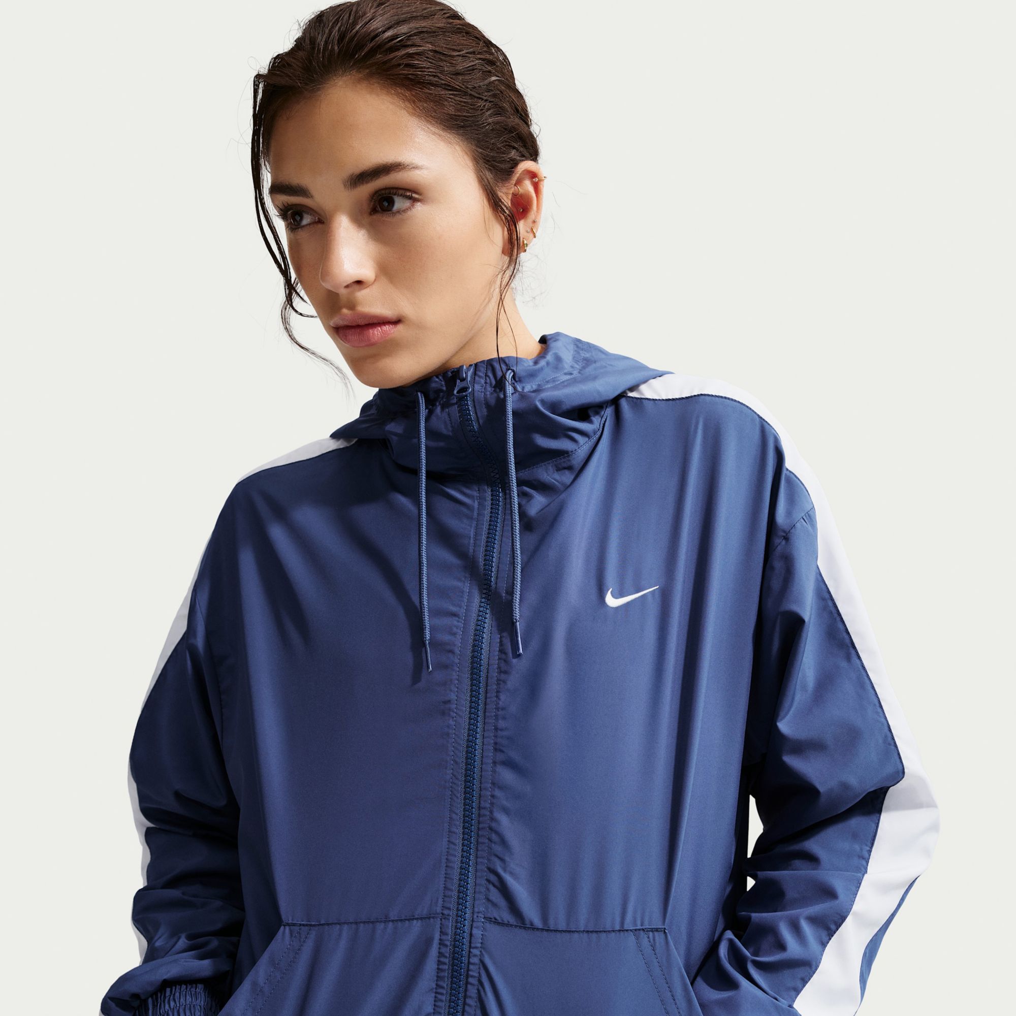 Nike Women's Sportswear Classic Wovens Loose UV Hooded Jacket