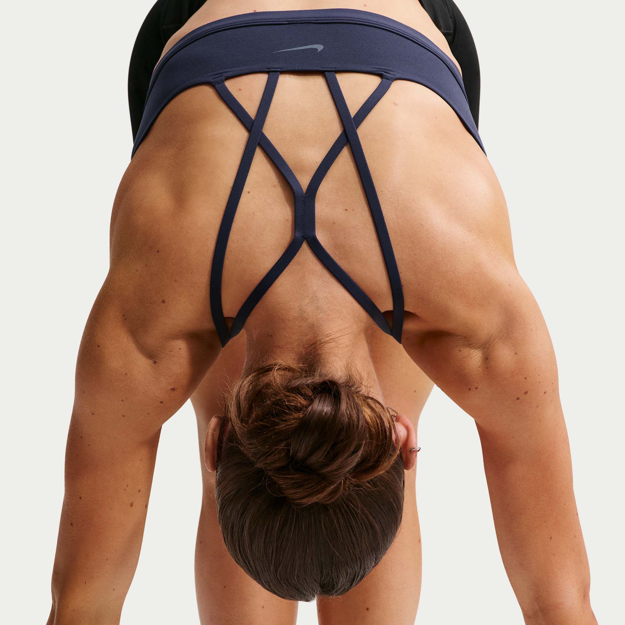 Nike Women's Zenvy Strappy Light-Support Padded Sports Bra