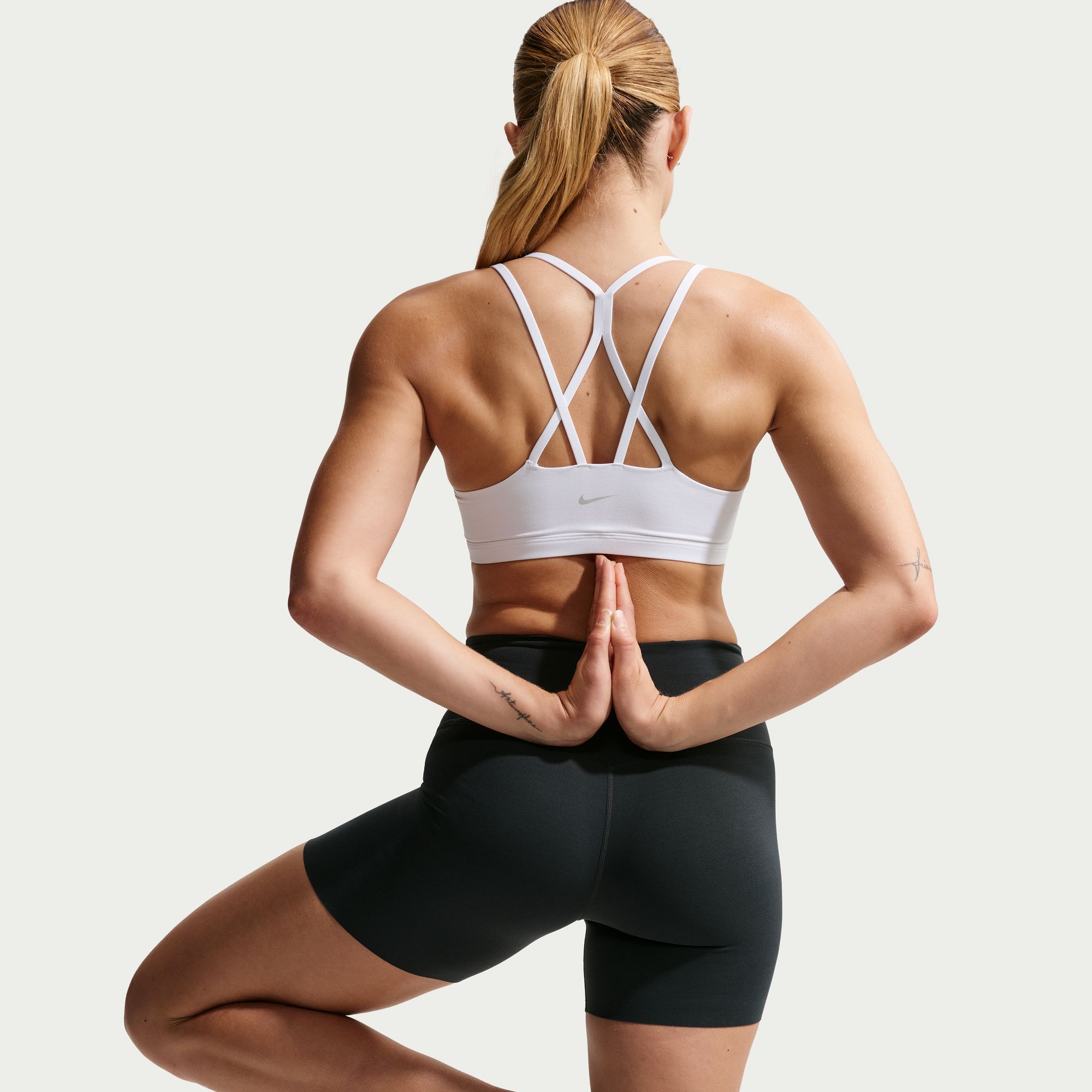 Nike Women's Zenvy Strappy Light-Support Padded Sports Bra