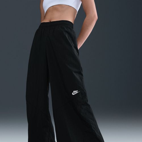 Nike Women's Sportswear Wide-Leg Woven Pants