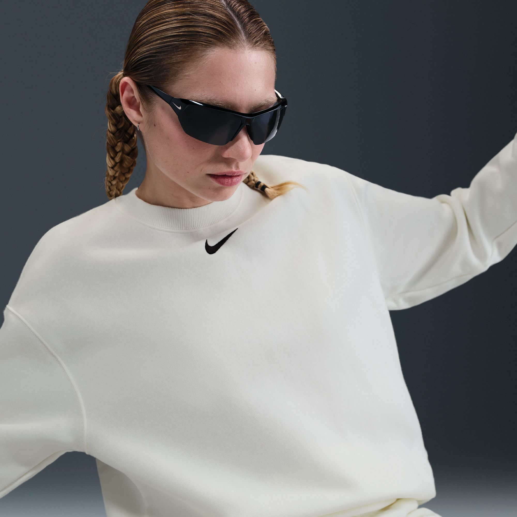 Nike Women's Sportswear Phoenix Fleece Oversized Crew-Neck Sweatshirt Sail thumbnail