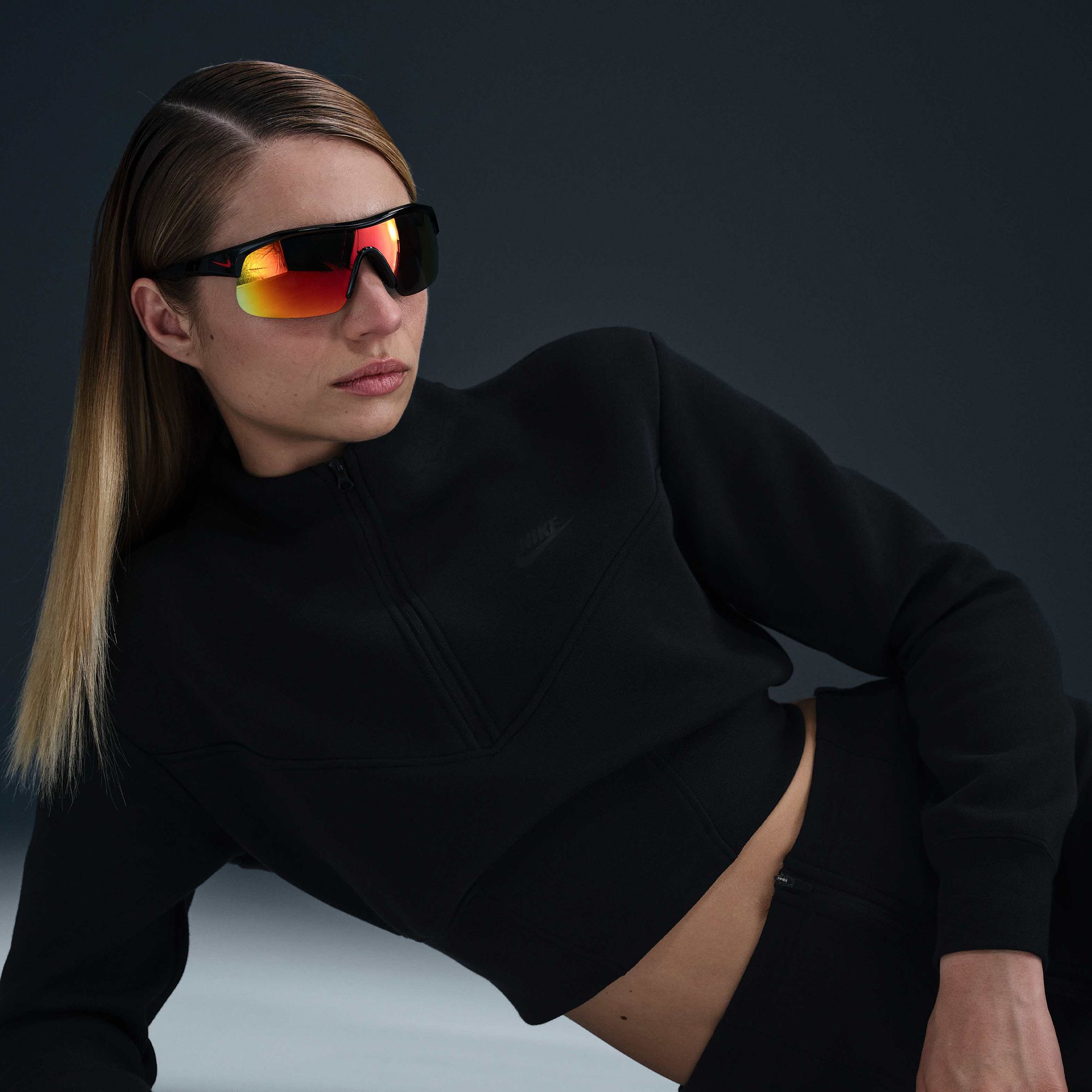 Nike Women's Sportswear Tech Fleece Cropped 1/2-Zip Top