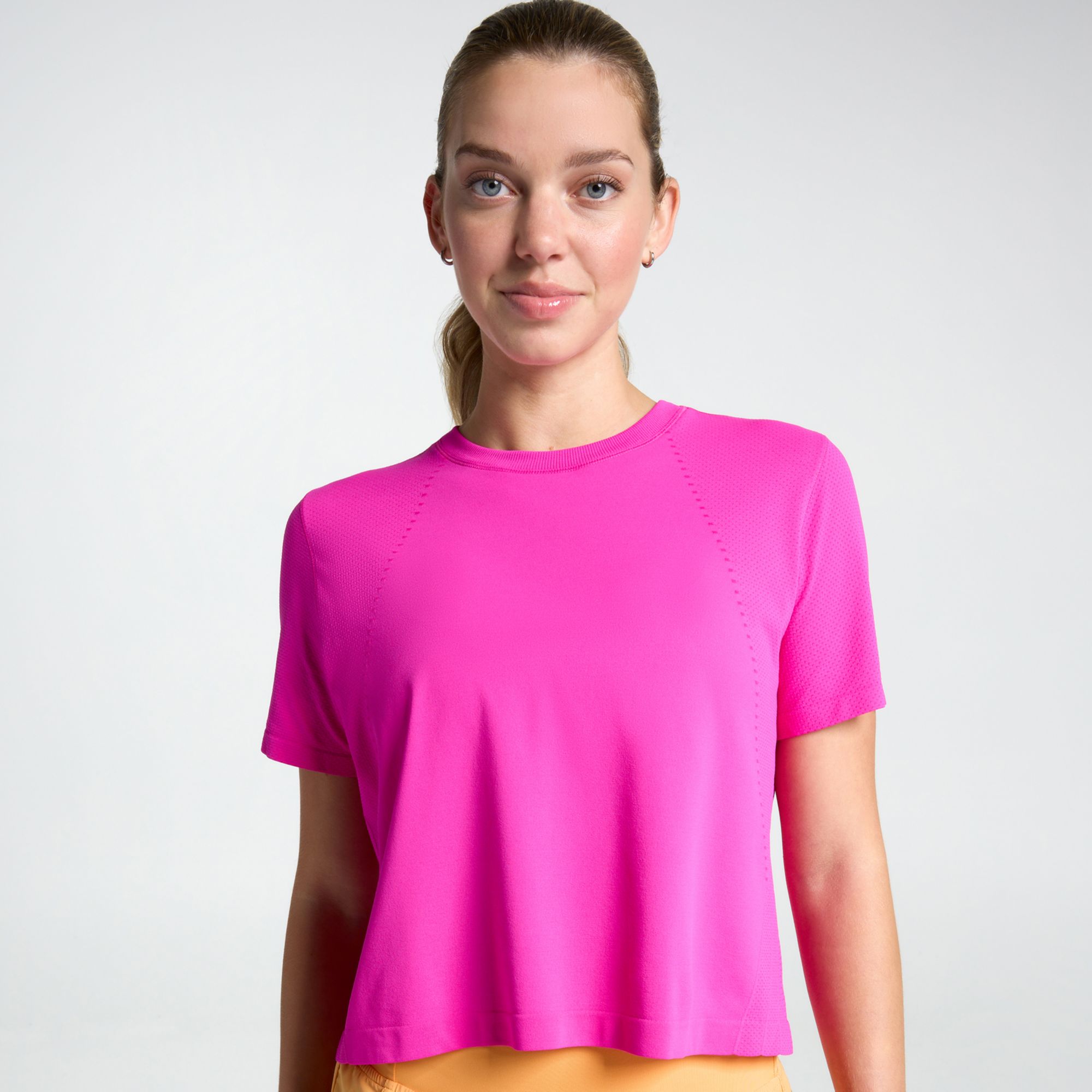 DSG Women's Movement Seamless Boxy Tee, Medium, Berry Blast