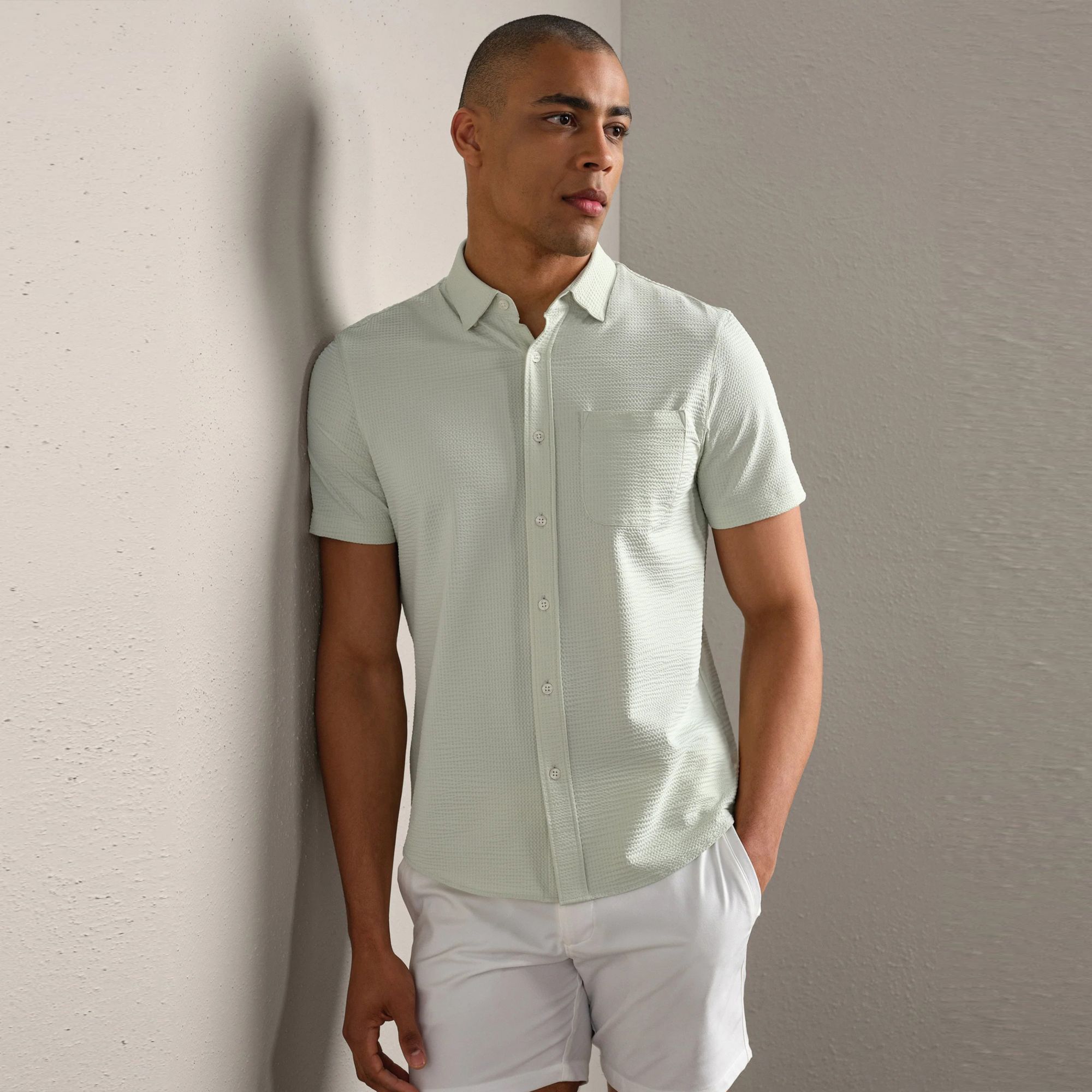 Rhone Men's Commuter Seersucker Short Sleeve Button Down Shirt