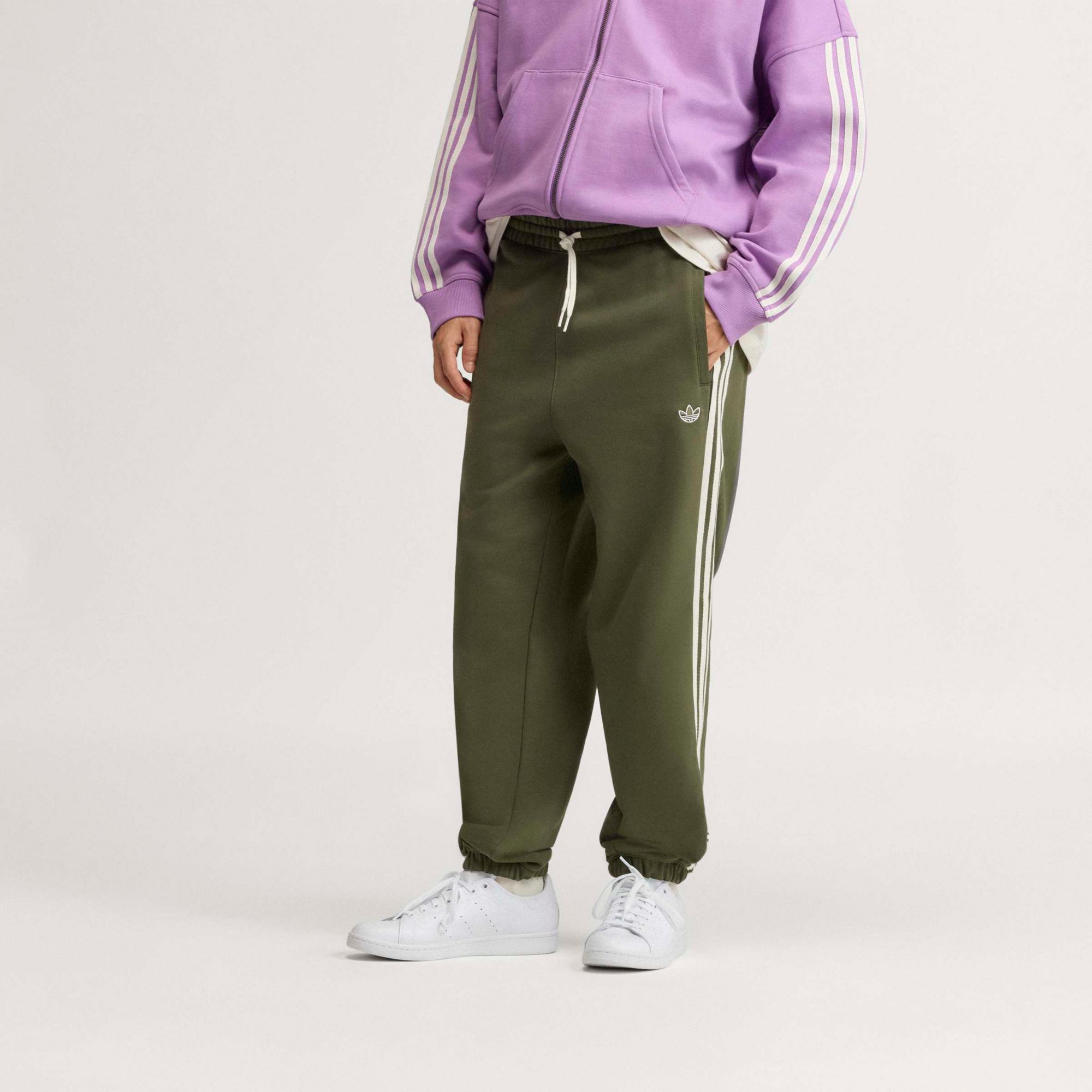 adidas Originals Men's adiSignature 3 Stripes Jogger Sweat Joggers, XL, Olive Five/Off white