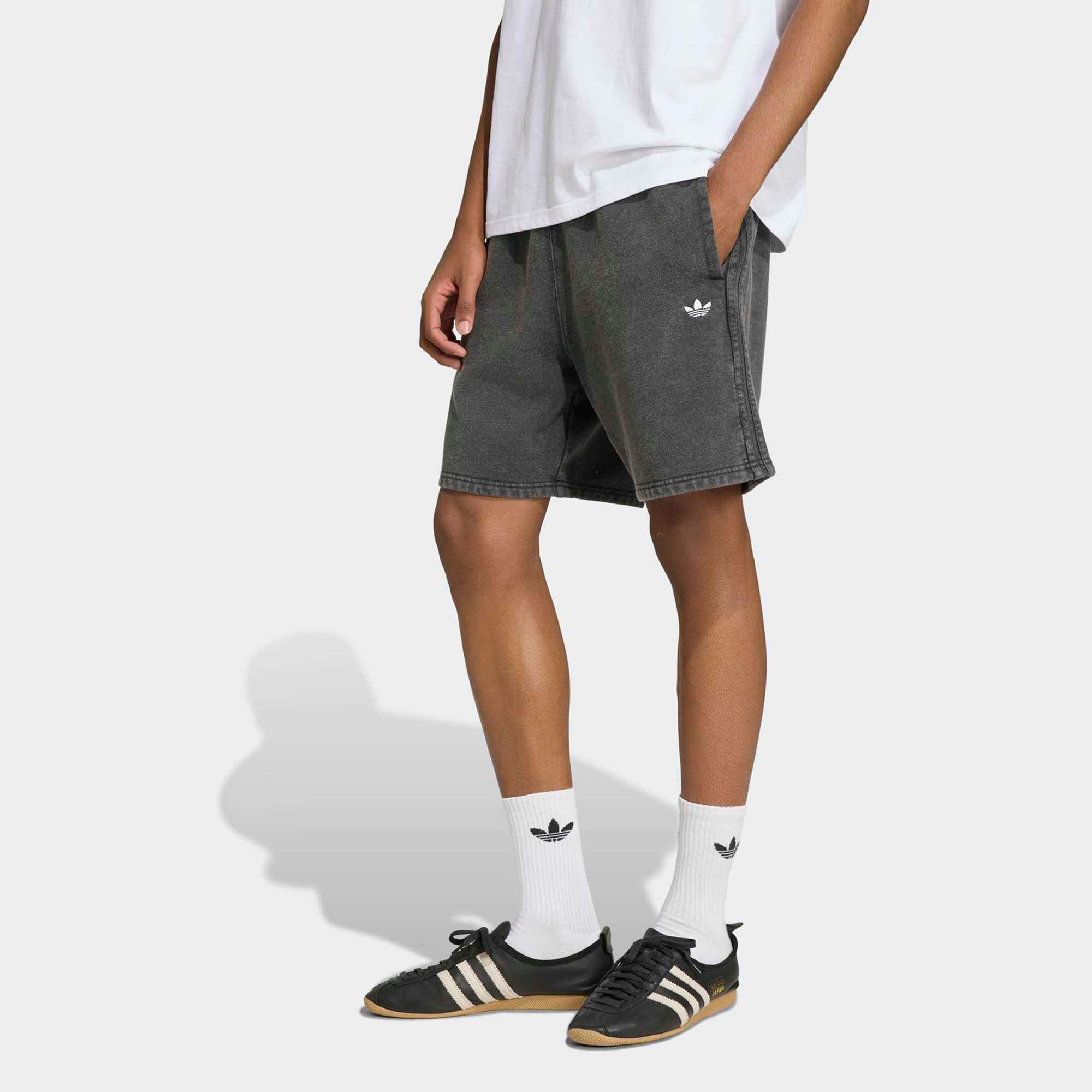 adidas Originals Men's Trefoil Essentials Washed 7-Inch Fleece Shorts