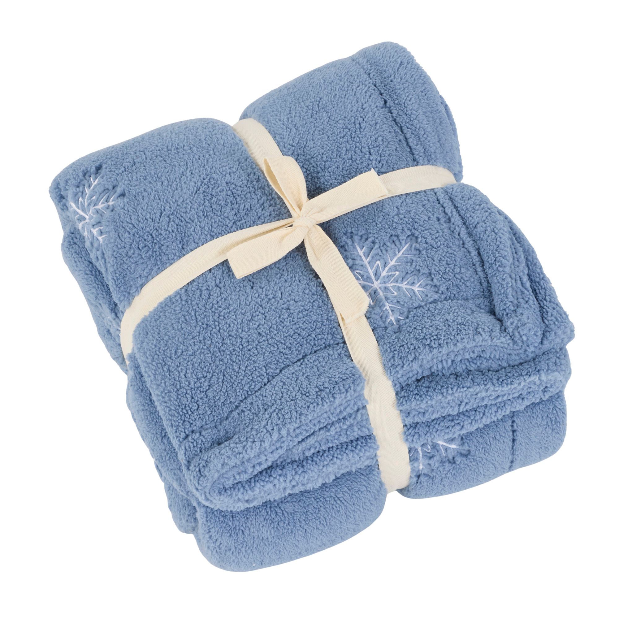 DICK'S Sporting Goods Cozy Embroidered Evergreens Blanket