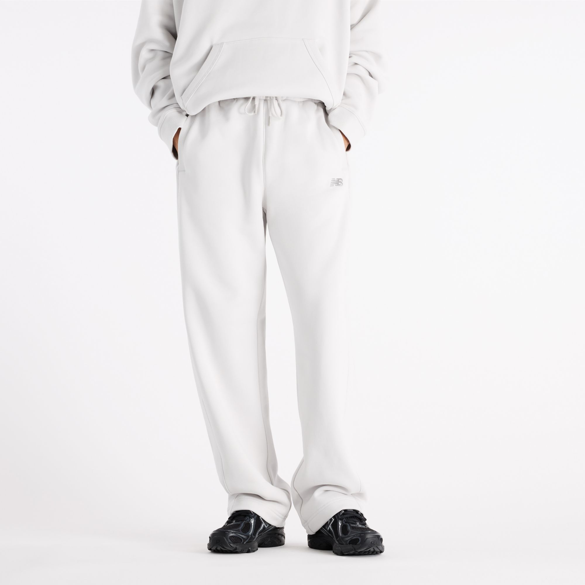 New Balance Men's Athletics Crafted Logo Fleece Pant