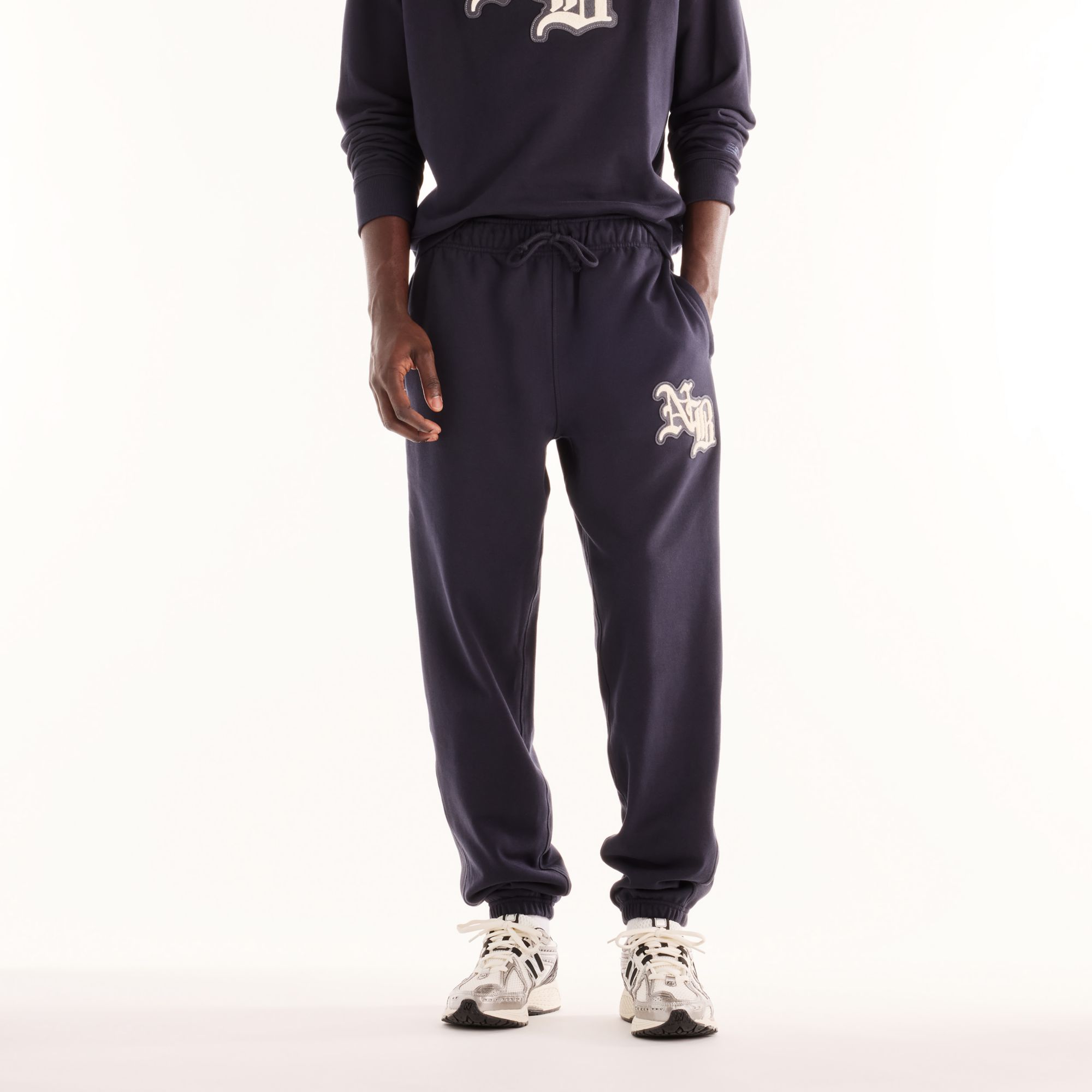 New Balance Men's Varsity Old English Pant, Medium, Dark Night