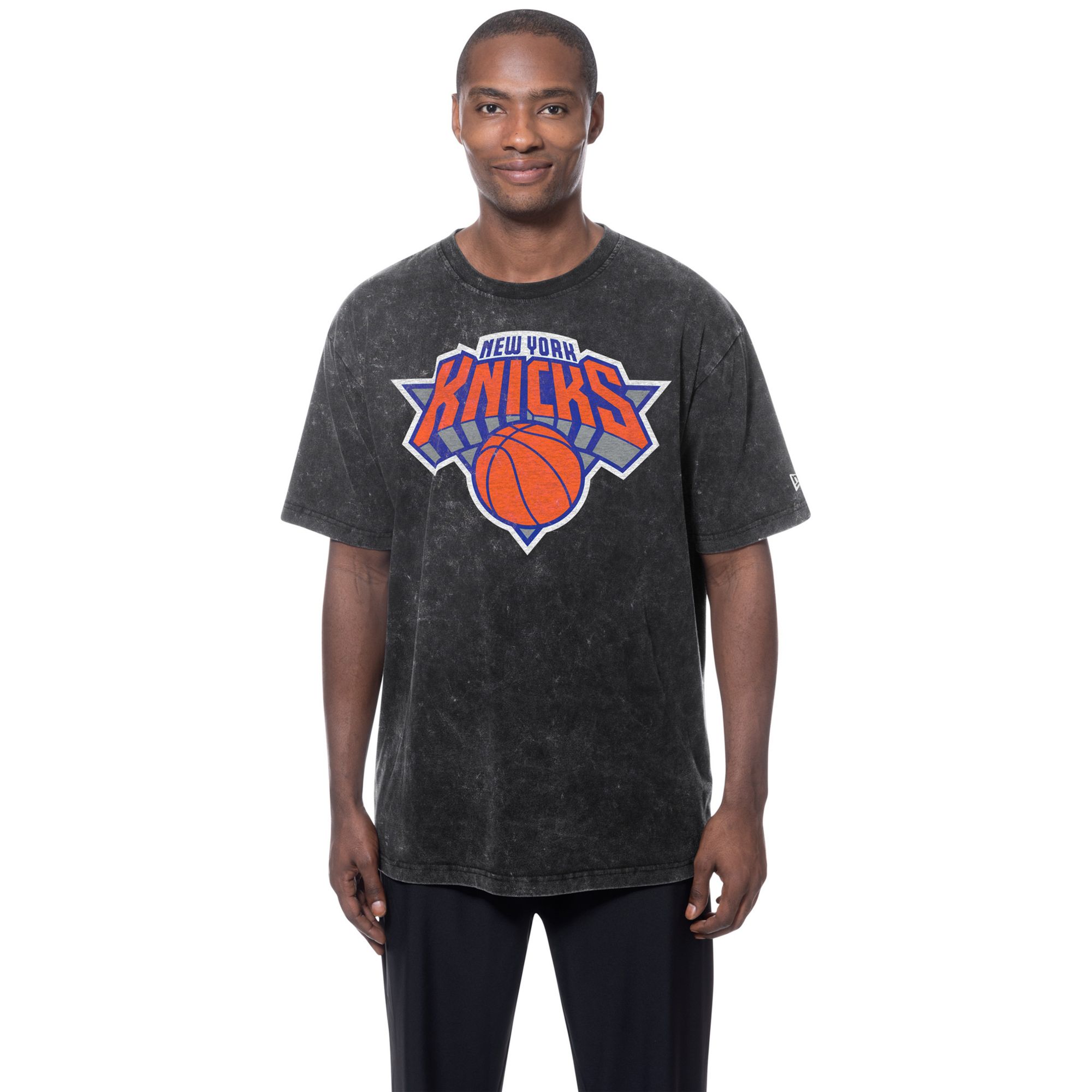 New Era Men's New York Knicks Black Washed Logo T-Shirt