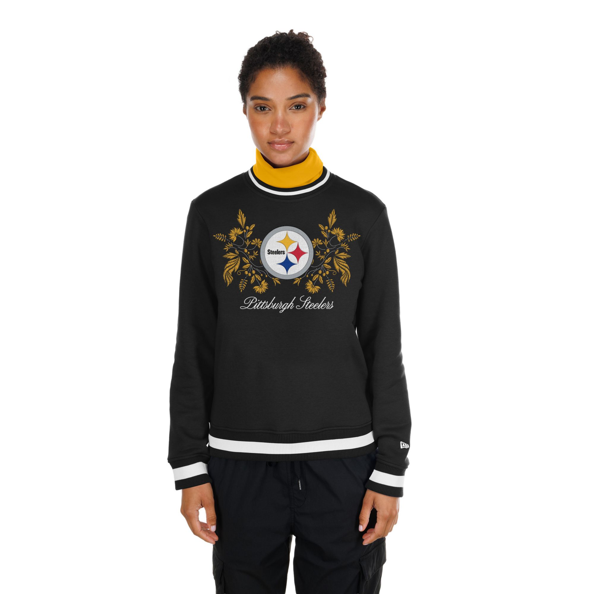 New Era Women's Pittsburgh Steelers Embroidered Crewneck Sweatshirt