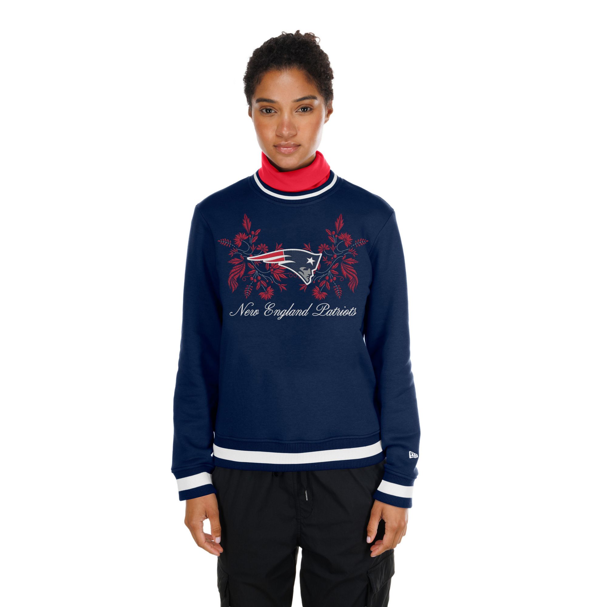 New Era Women's New England Patriots Embroidered Crewneck Sweatshirt