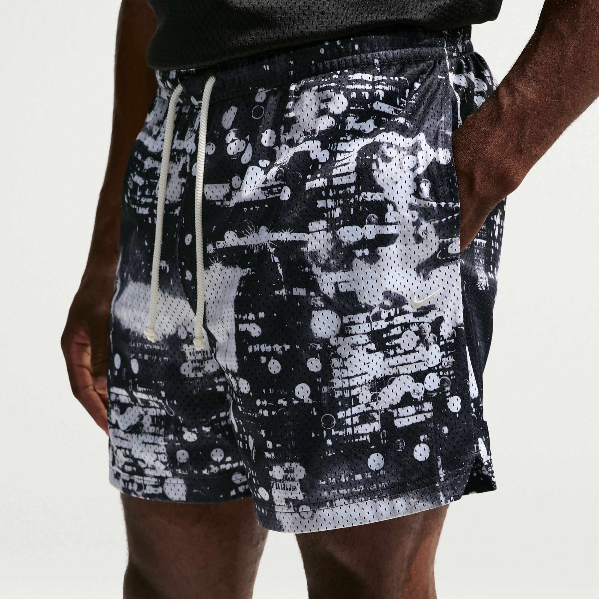 Nike Men's Dri-FIT Standard Issue 5" Mesh Allover Print Basketball Practice Shorts