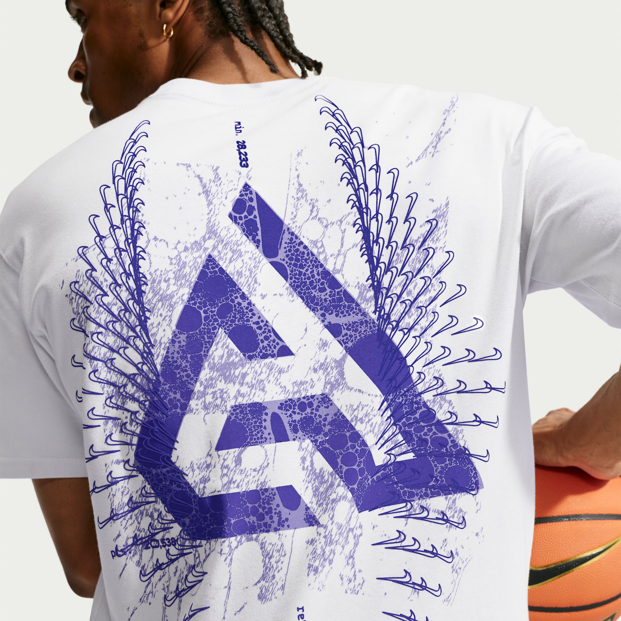 Nike Men's Giannis Antetokounmpo Winged Logo Graphic T-Shirt