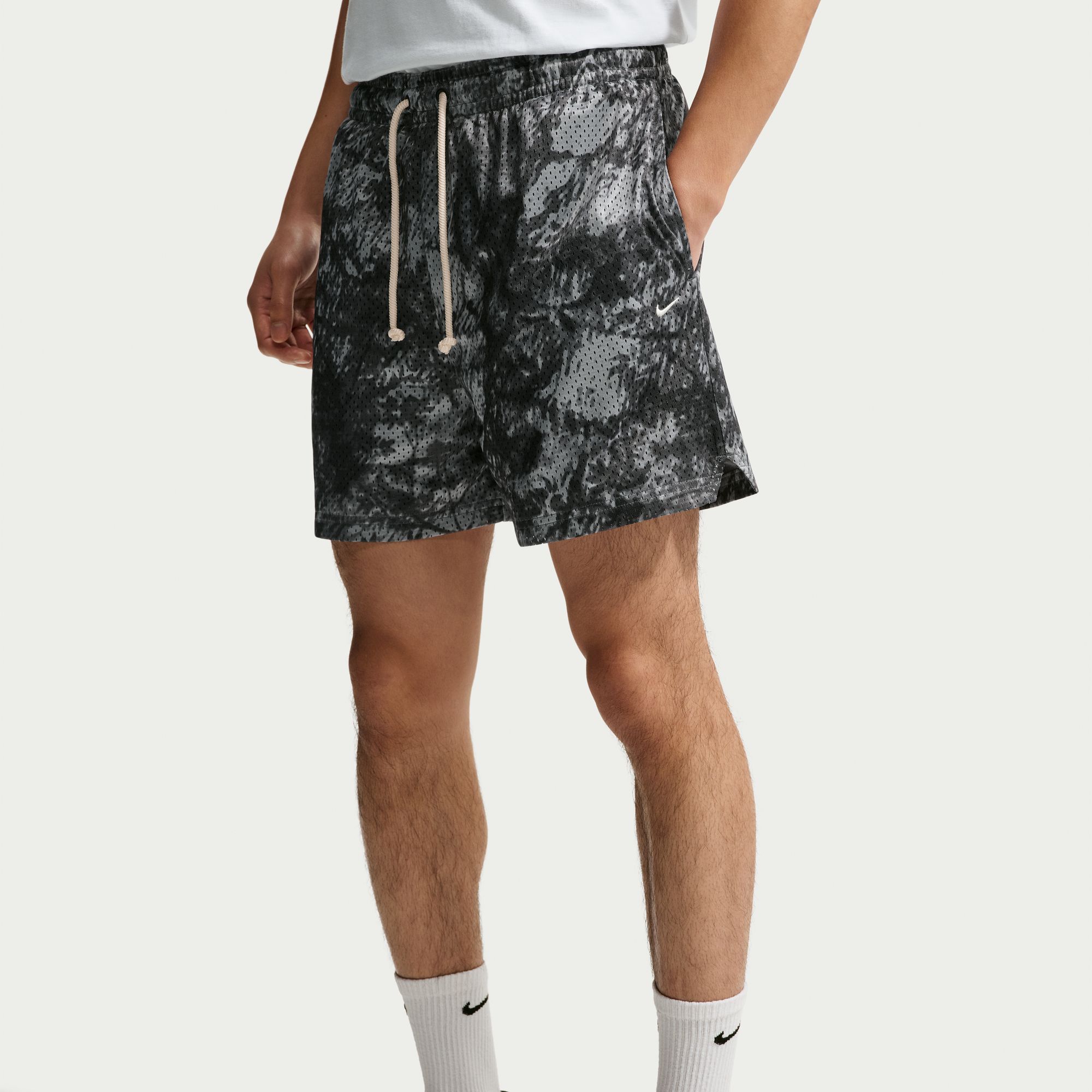 Nike Men's Standard Issue 5" Basketball Shorts
