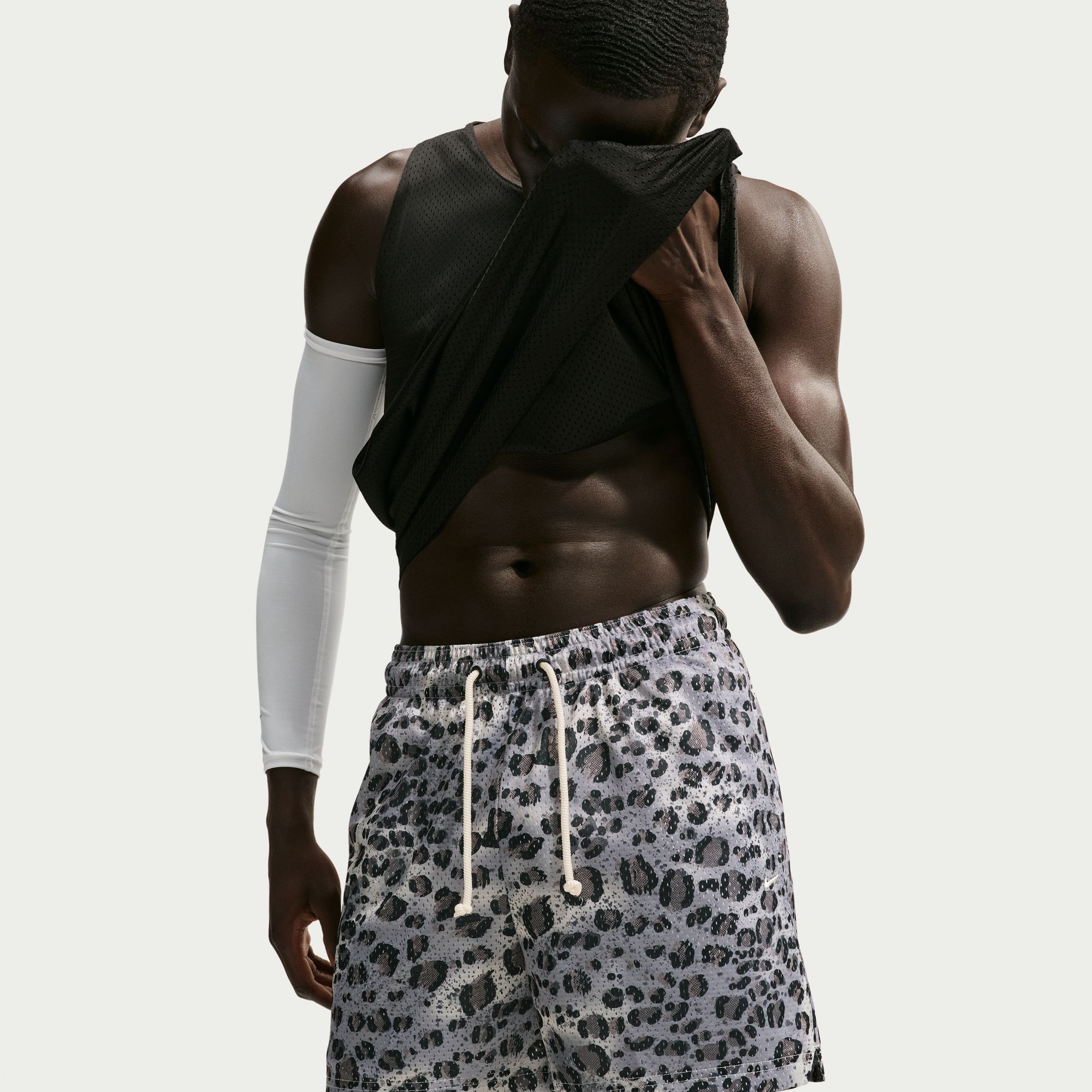 Nike Men's Dri-FIT Standard Issue Spotted 5'' Mesh Basketball Practice Short