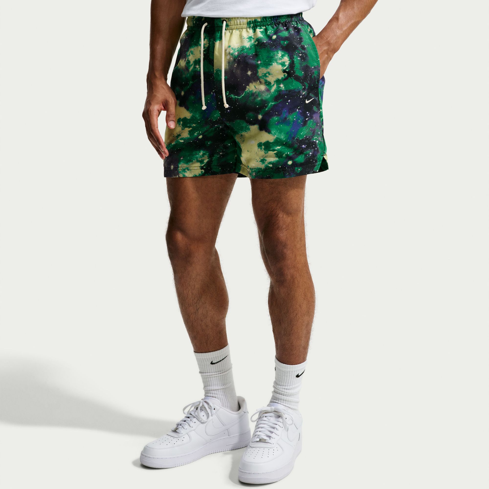 Nike Men's Standard Issue 5" Woven Basketball Shorts