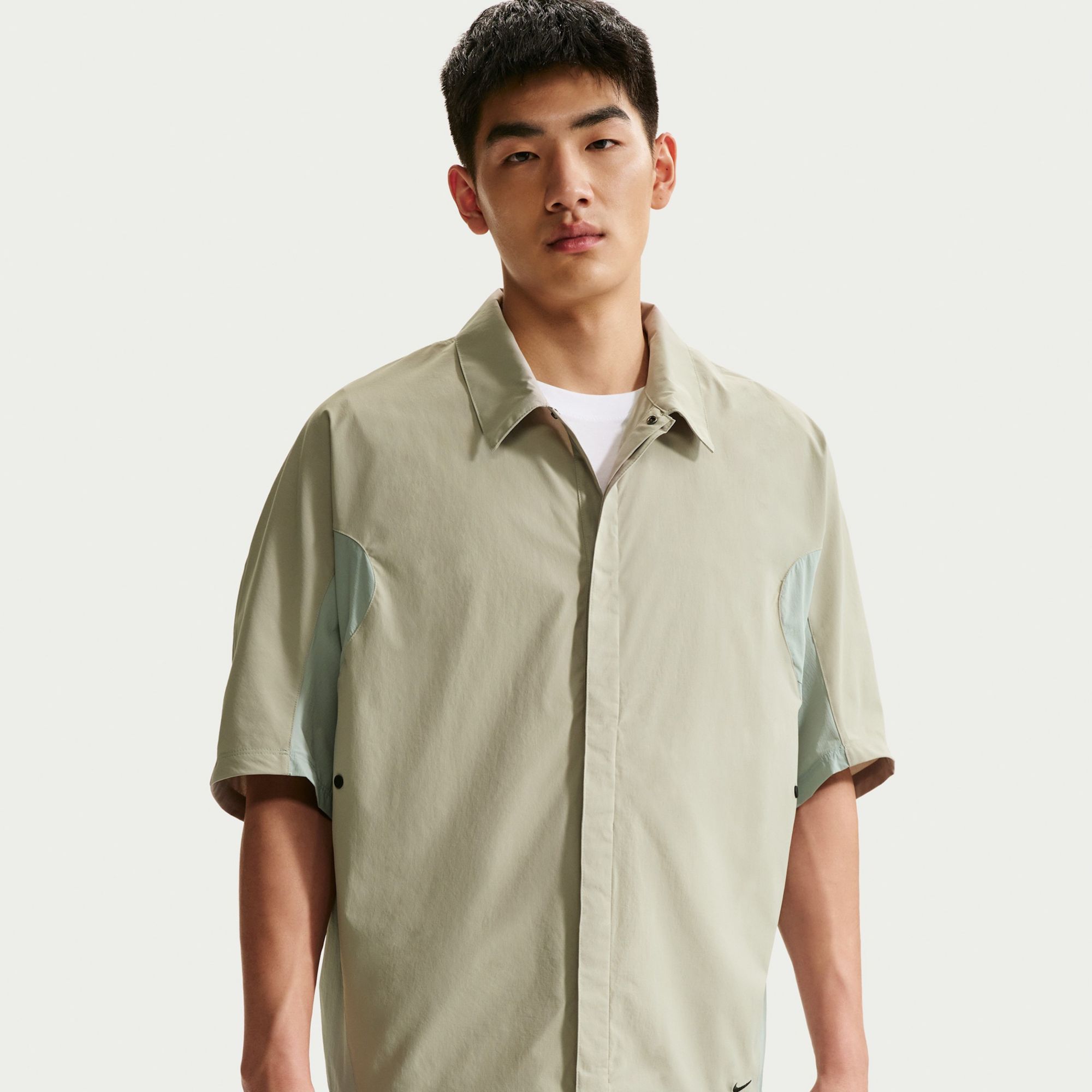 Nike Men's Sportswear Tech Helios Short Sleeve Sun Shirt
