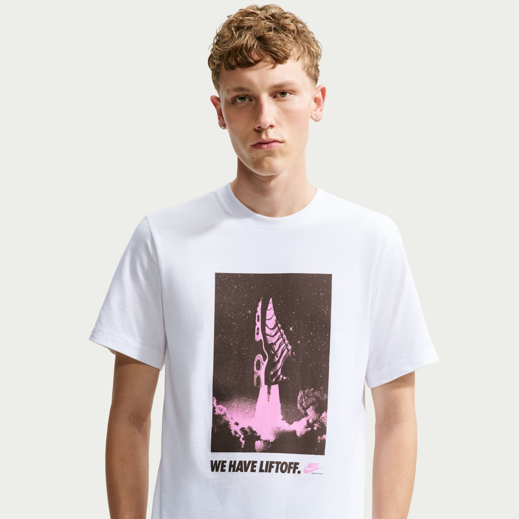 Nike Men's Sportswear Liftoff Graphic T-Shirt