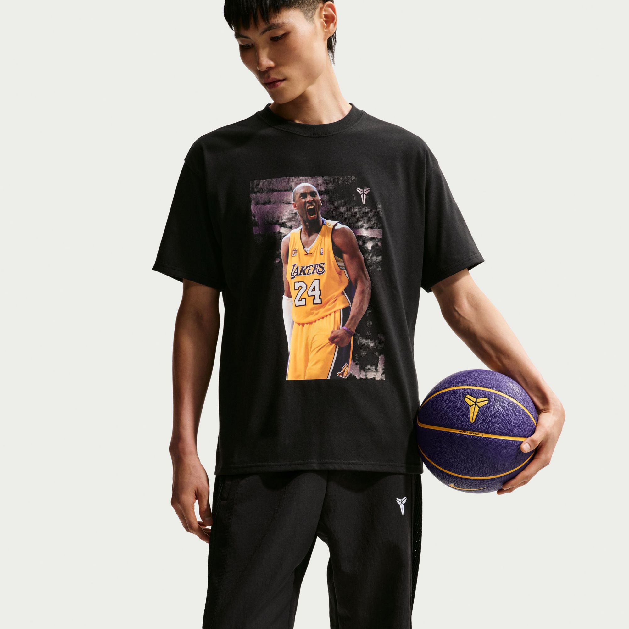 Nike Men's Kobe Bryant Dri-FIT Max90 Mamba Mentality Graphic T-Shirt