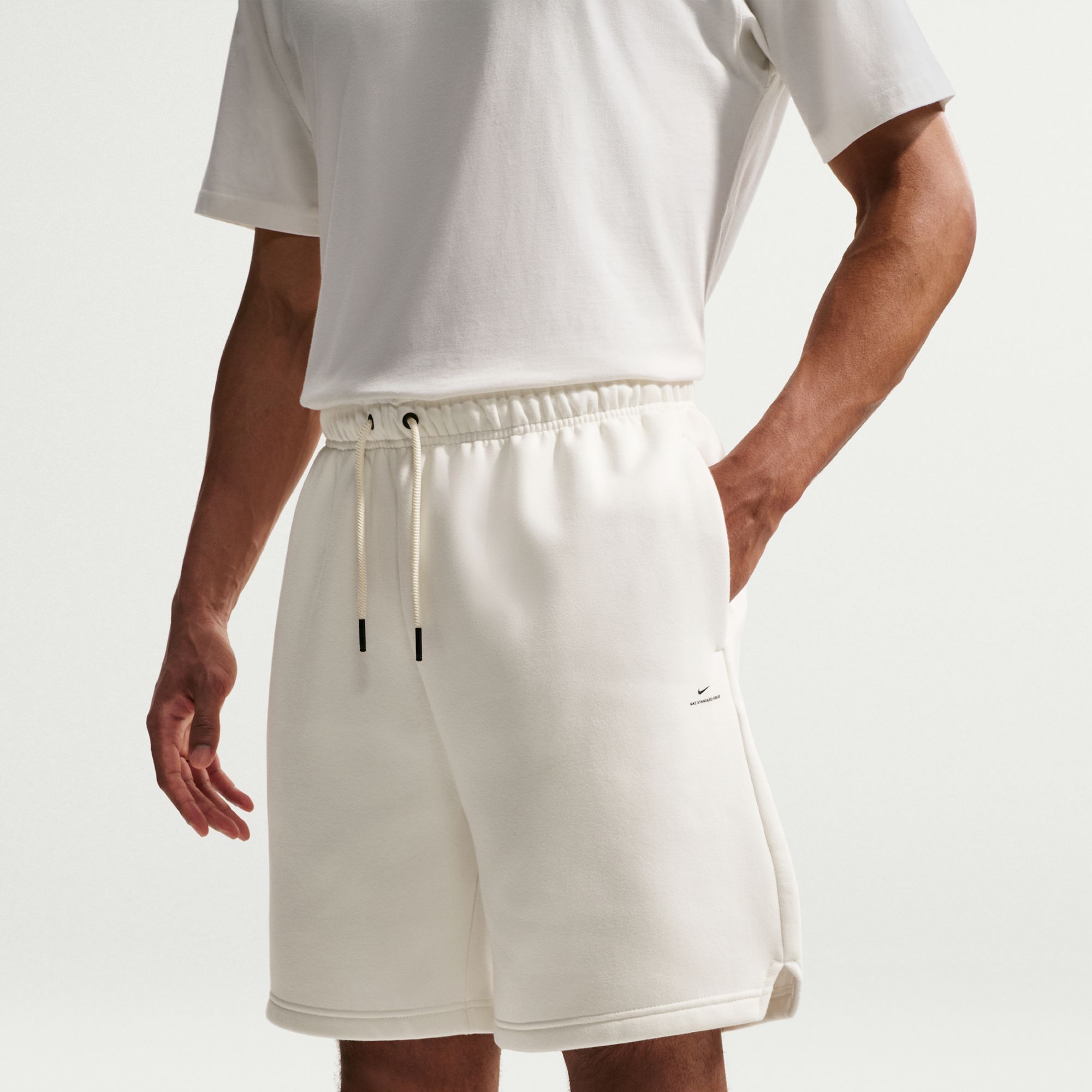 Nike Men's Therma-FIT Standard Issue Brushed Fleece 8" Shorts