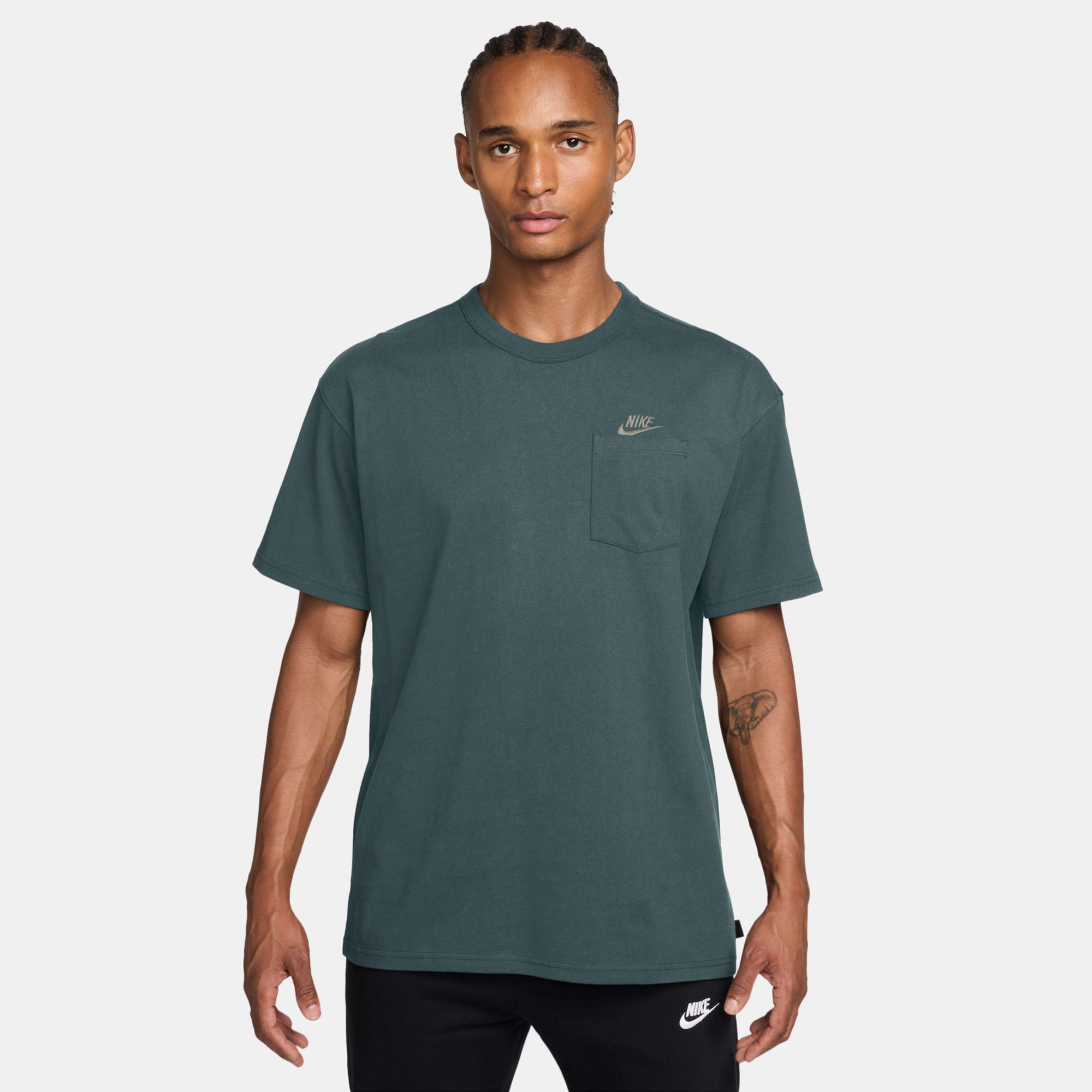 Nike Men's Sportswear Premium Essentials Pocket T-Shirt