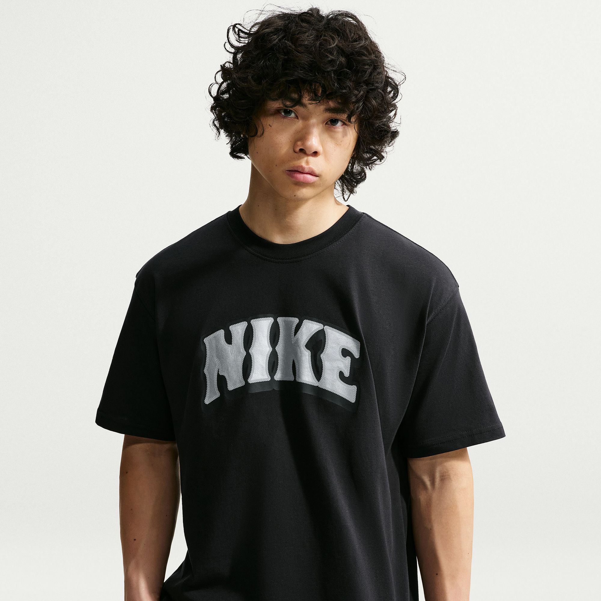 Nike Men's Sportswear Arch Logo Graphic T-Shirt
