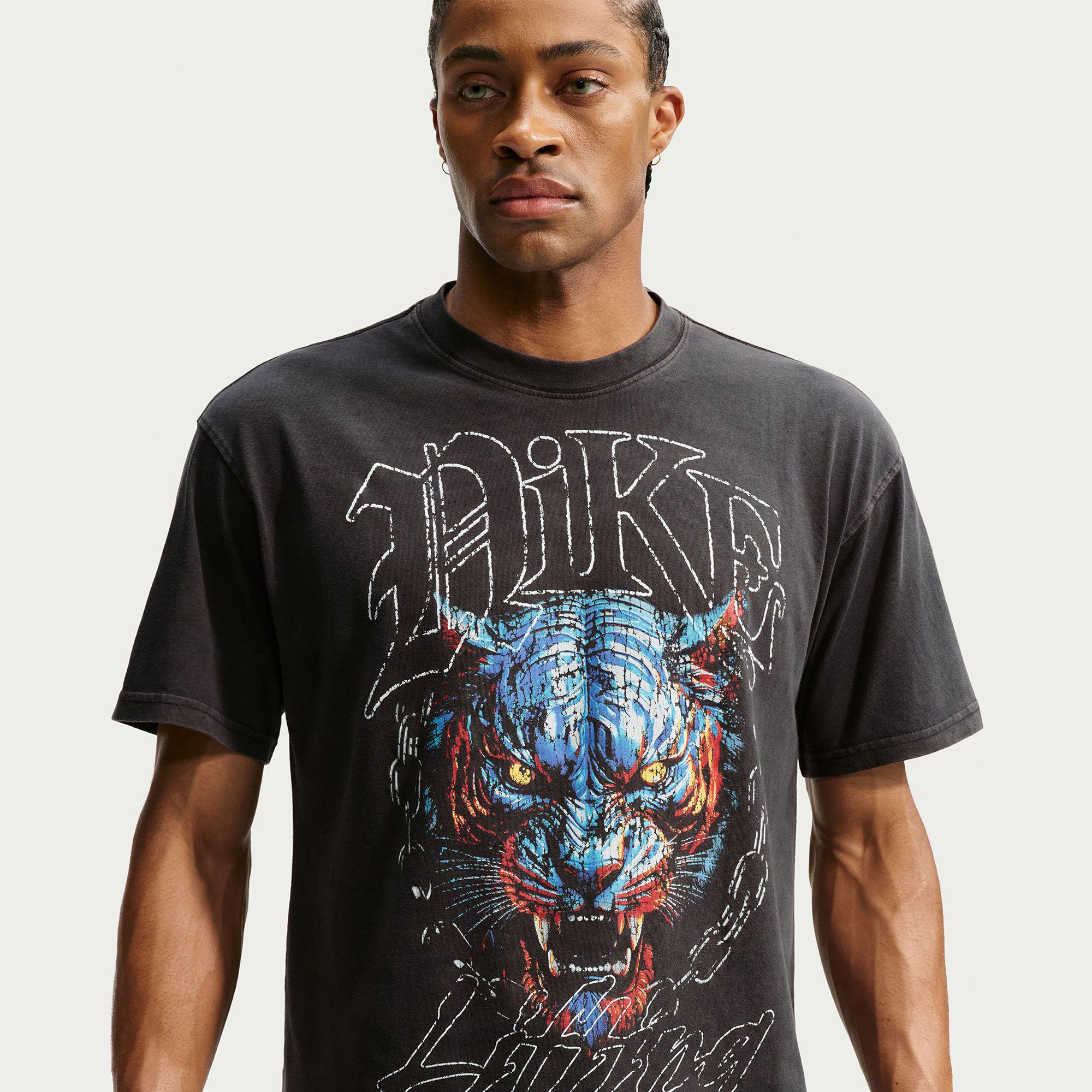 Nike Men's Lifting Tiger Graphic T-Shirt
