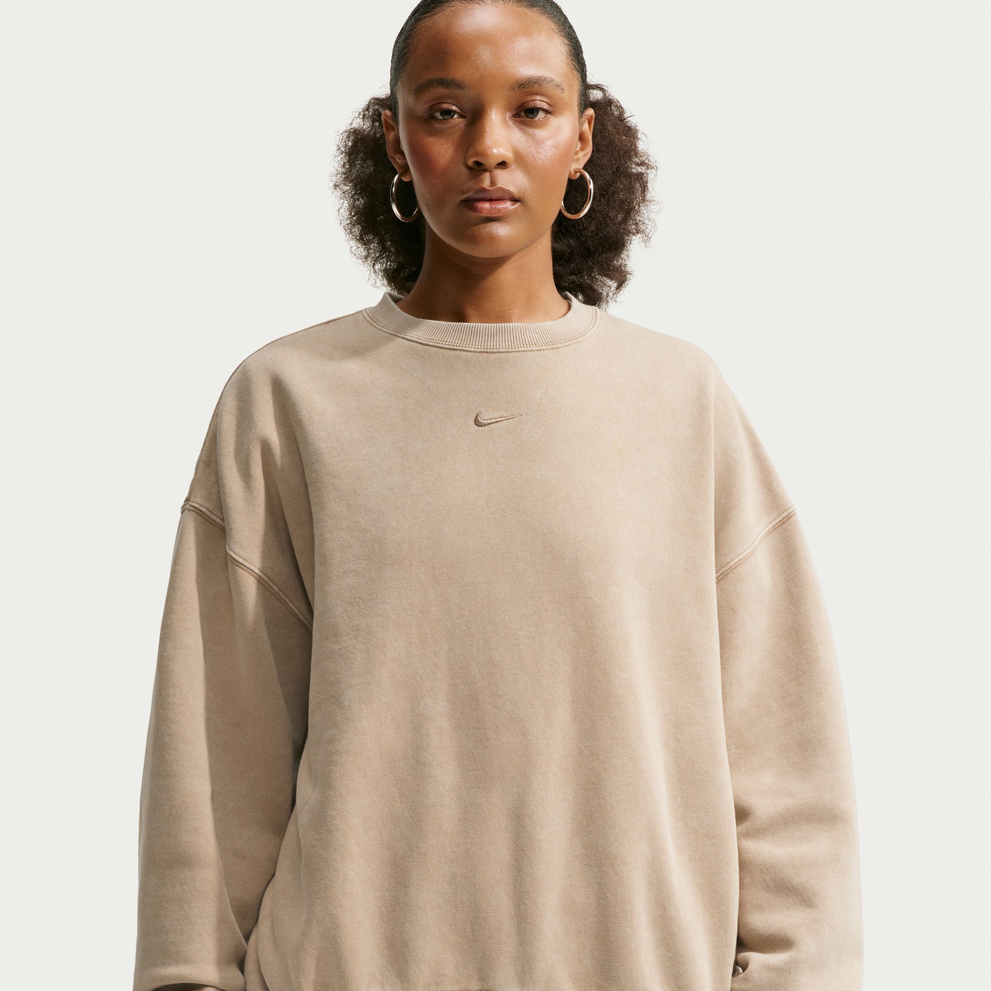 Nike Women's Studio Fleece Medium Weight Oversized Washed Crew-Neck Sweatshirt