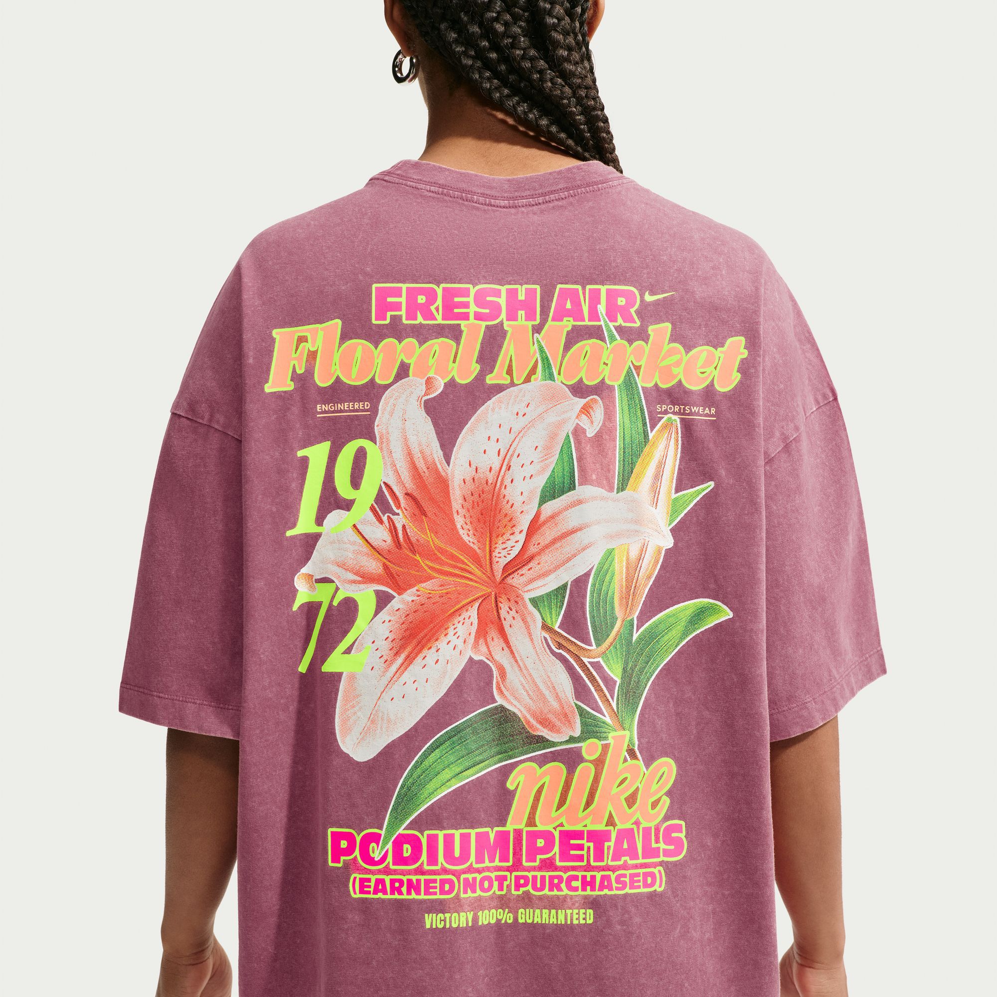 Nike Women's Sportswear Flower Market Graphic T-Shirt
