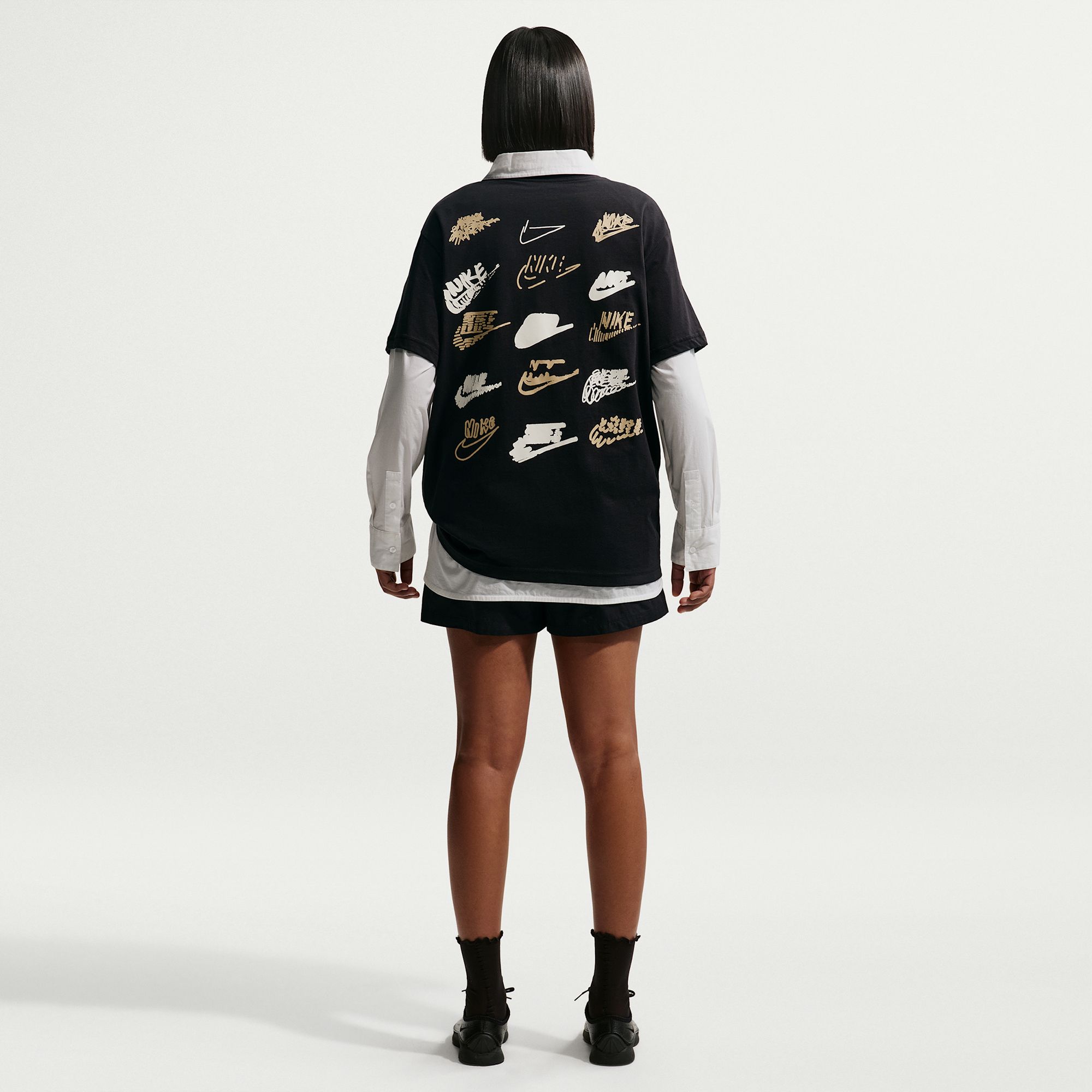 Nike Women's Sportswear Classic Oversized Graphic T-Shirt