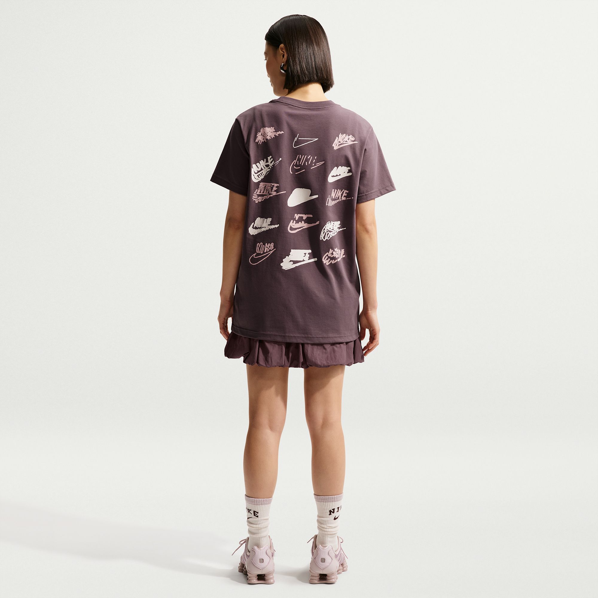 Nike Women's Sportswear Classic Oversized Graphic T-Shirt