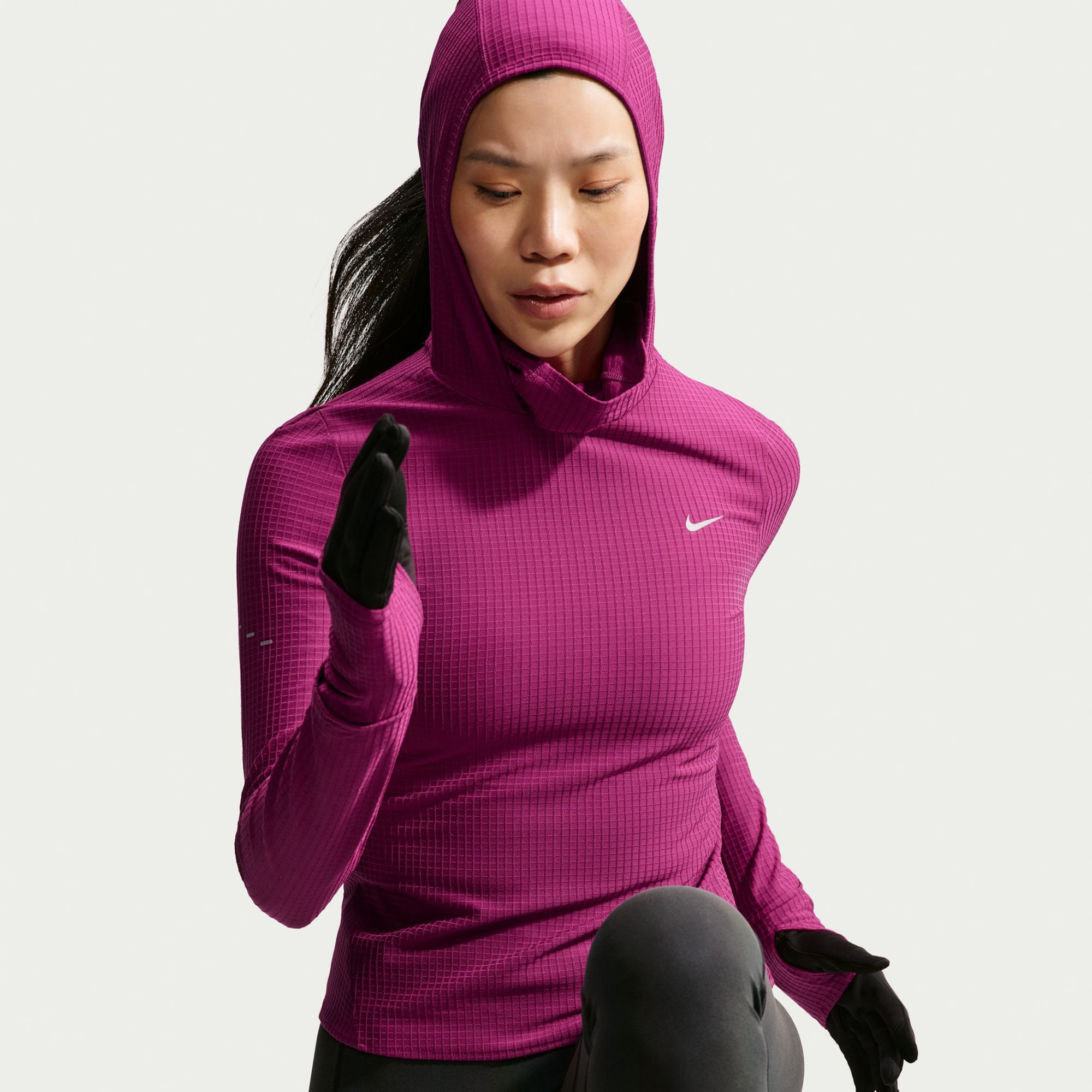 Nike Women's Swift Therma-FIT Long-Sleeve Hooded Running Top