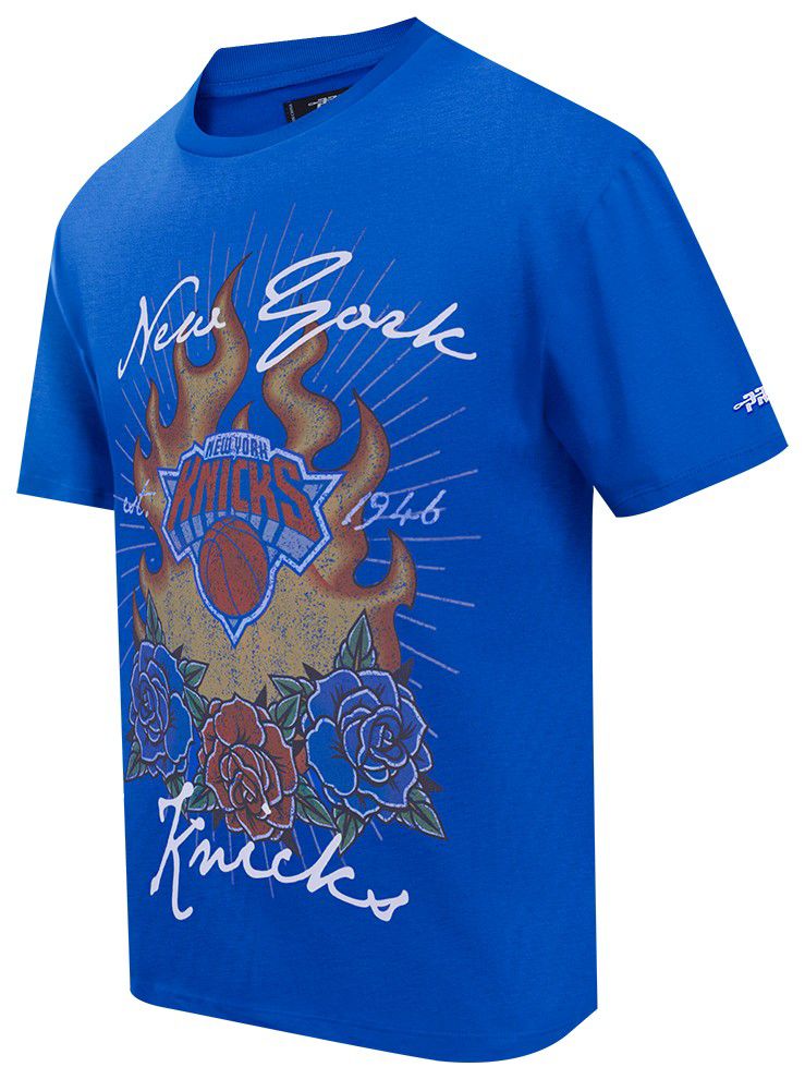 Pro Standard Men's New York Knicks Fire & Roses T-Shirt