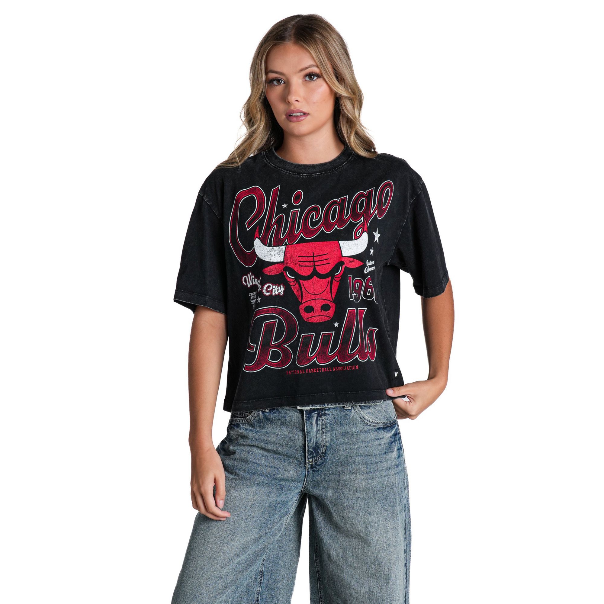 The Wild Collective Women's Chicago Bulls Washed Band Graphic T-Shirt