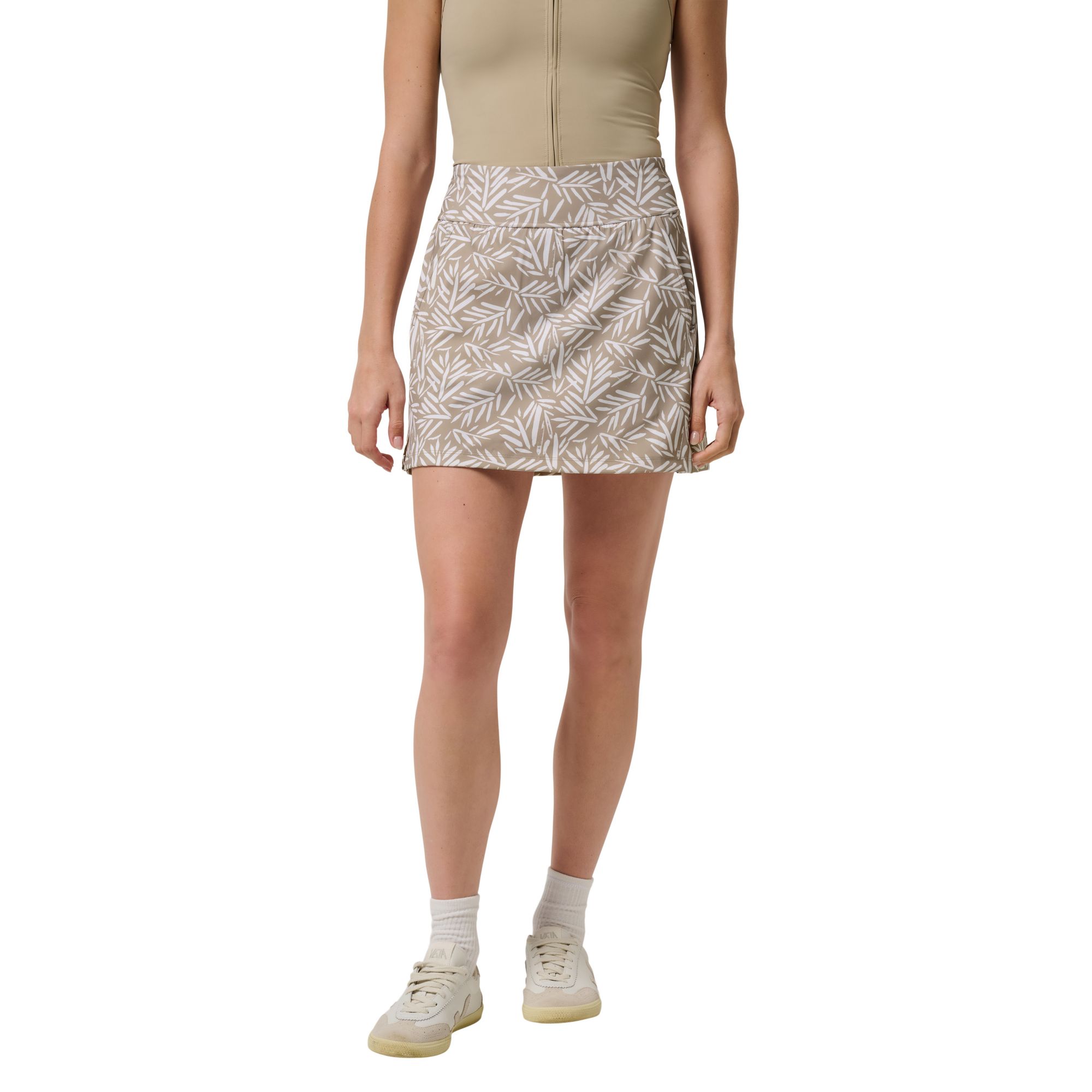TravisMathew Women's Printed MoveKnit Game Set Match Skort 2.0